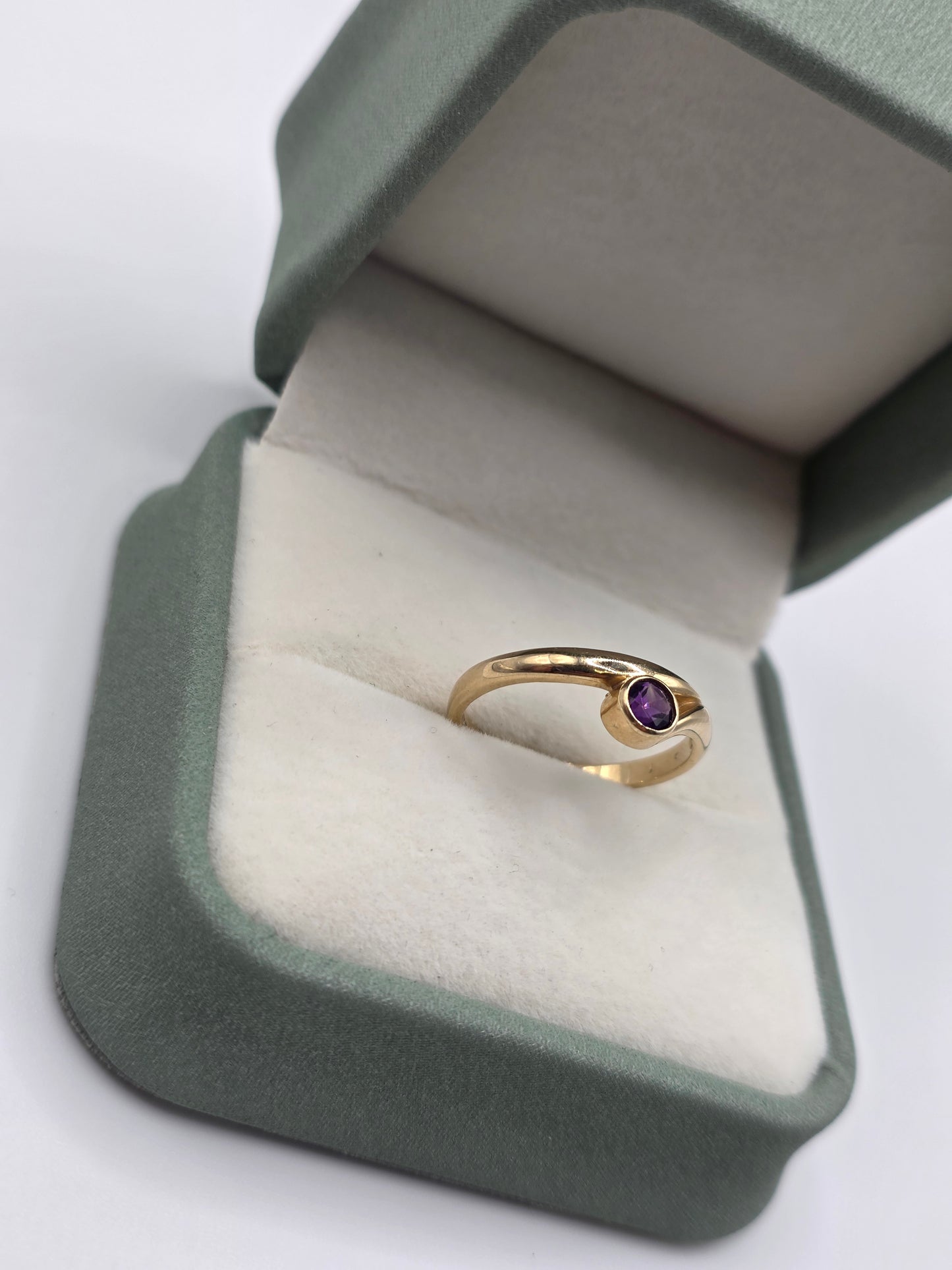9ct gold amethyst ring