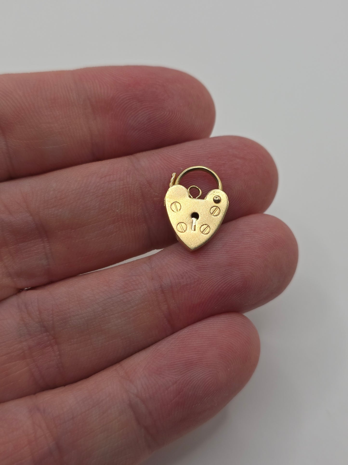 9ct gold padlock 38