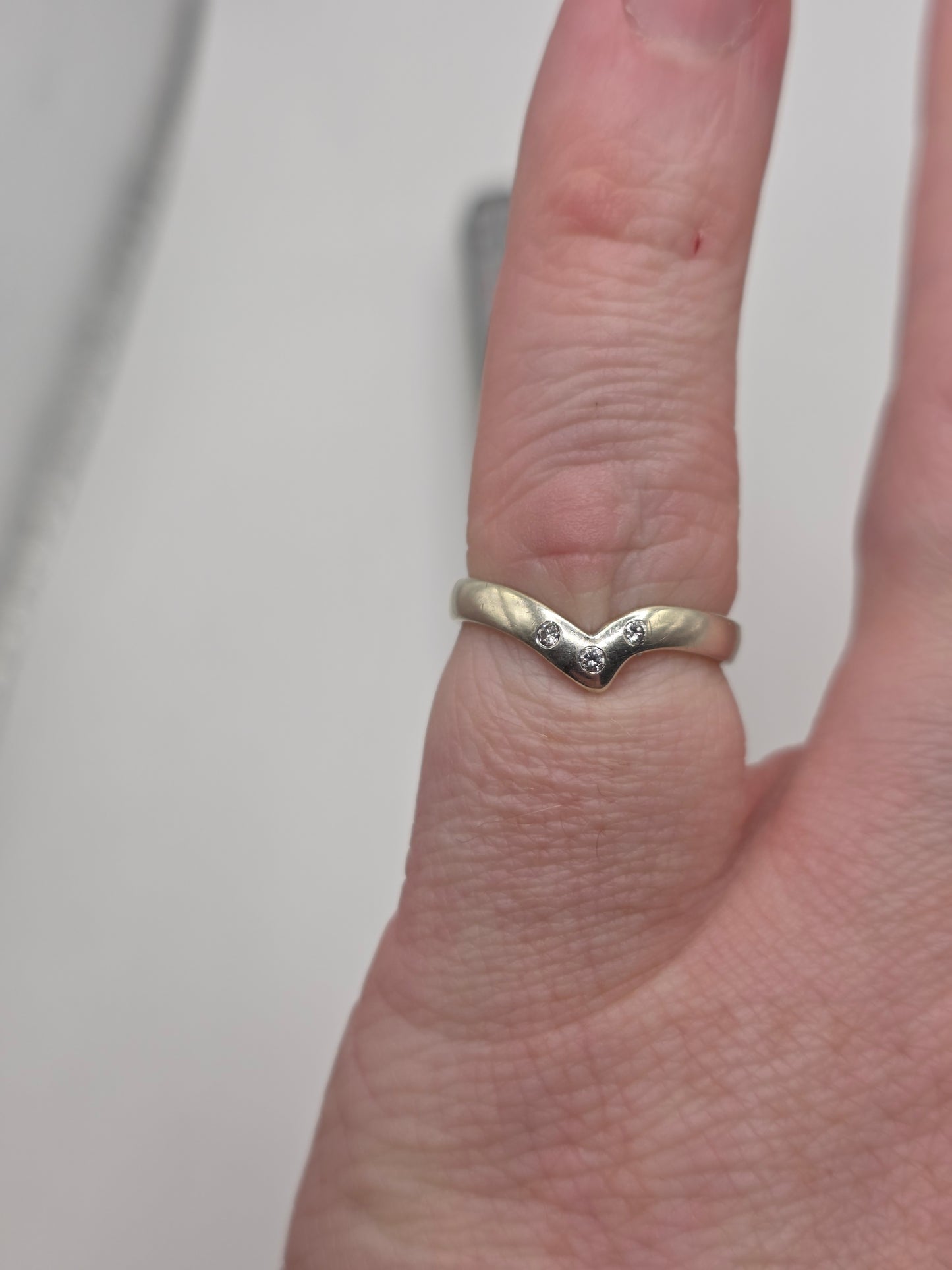 9ct white gold diamond wishbone ring