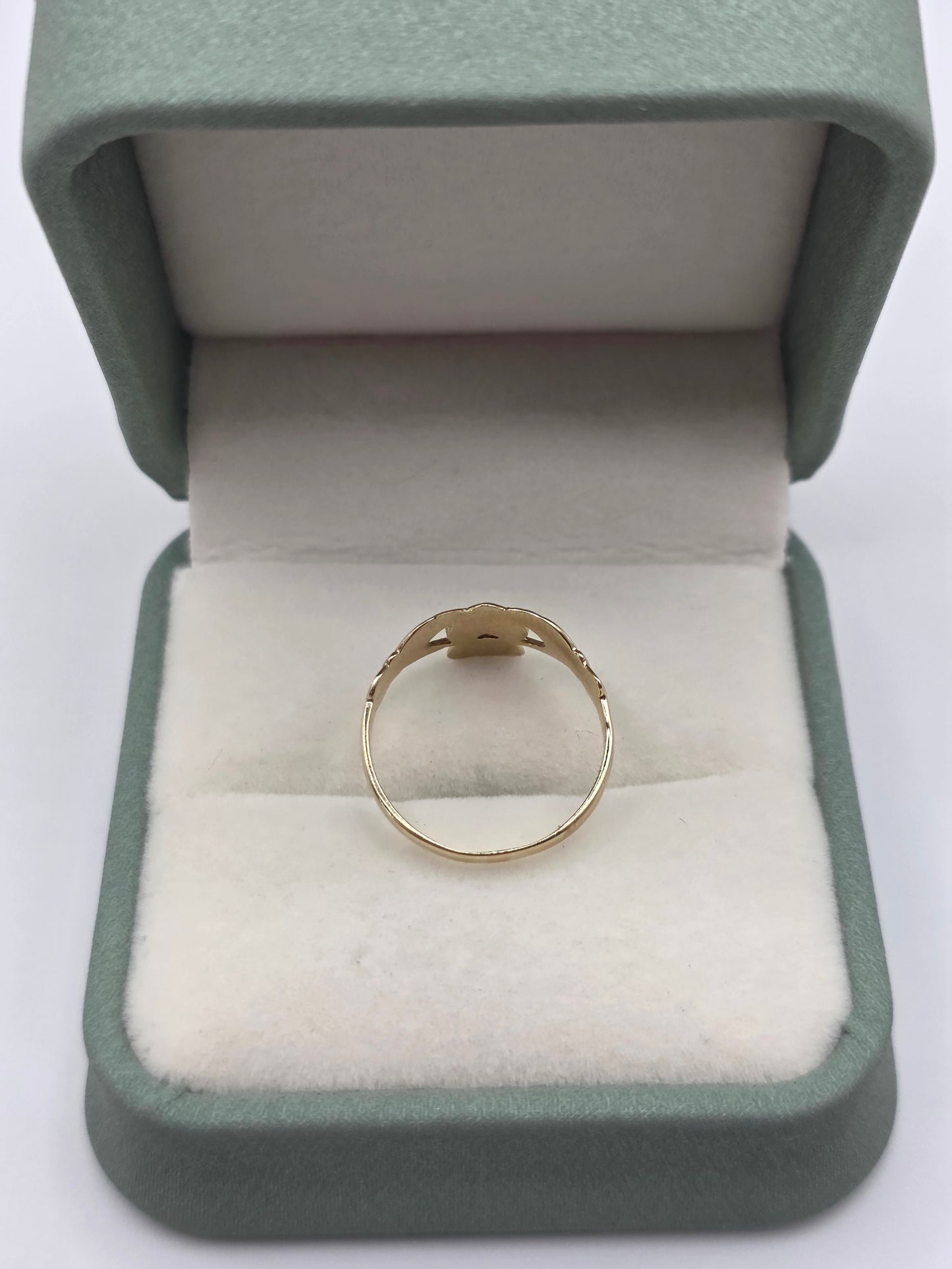 9ct gold claddagh ring