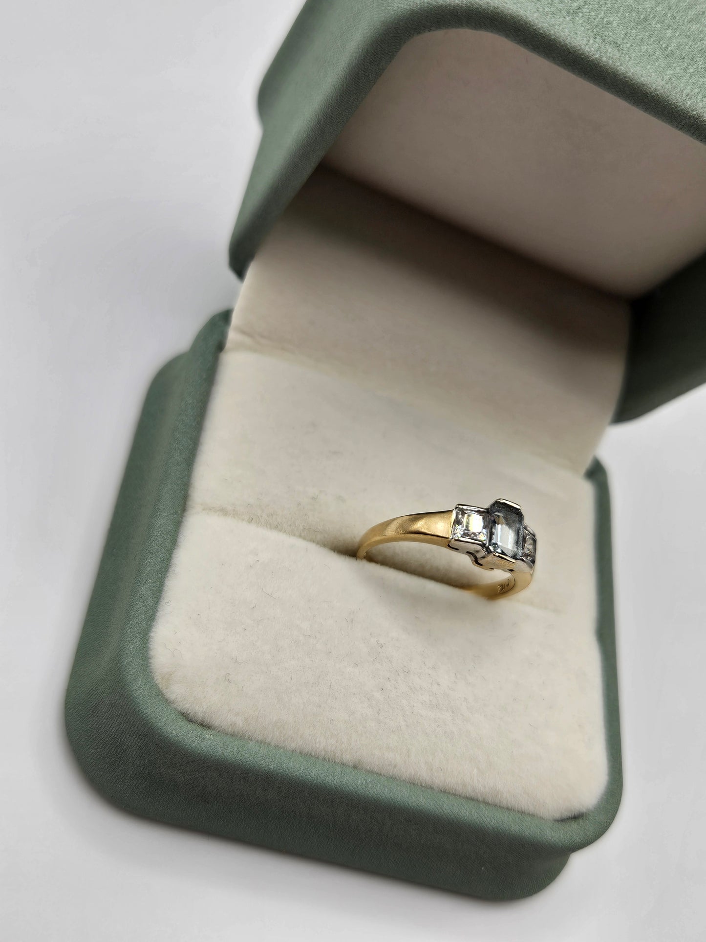 9ct gold topaz and cz ring