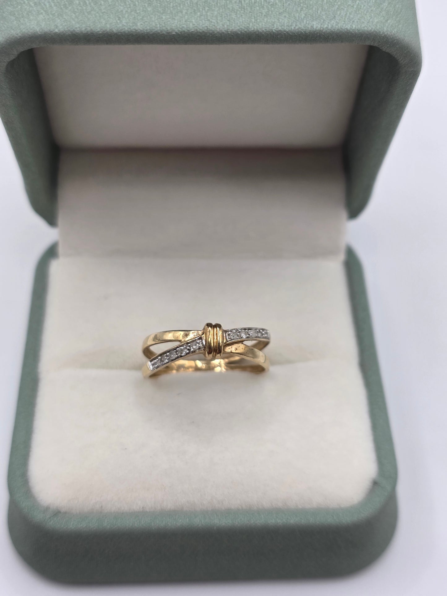9ct gold diamond ring