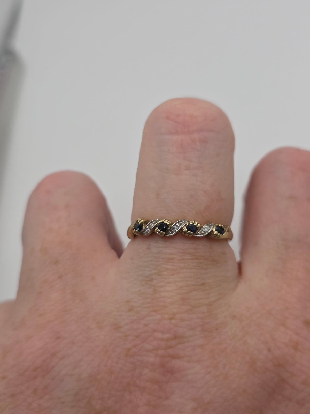 9ct gold sapphire and diamond ring
