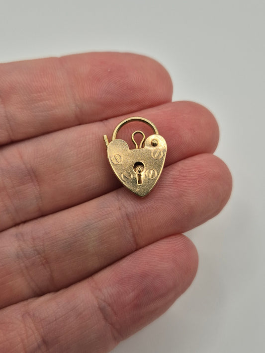 9ct gold padlock (17)
