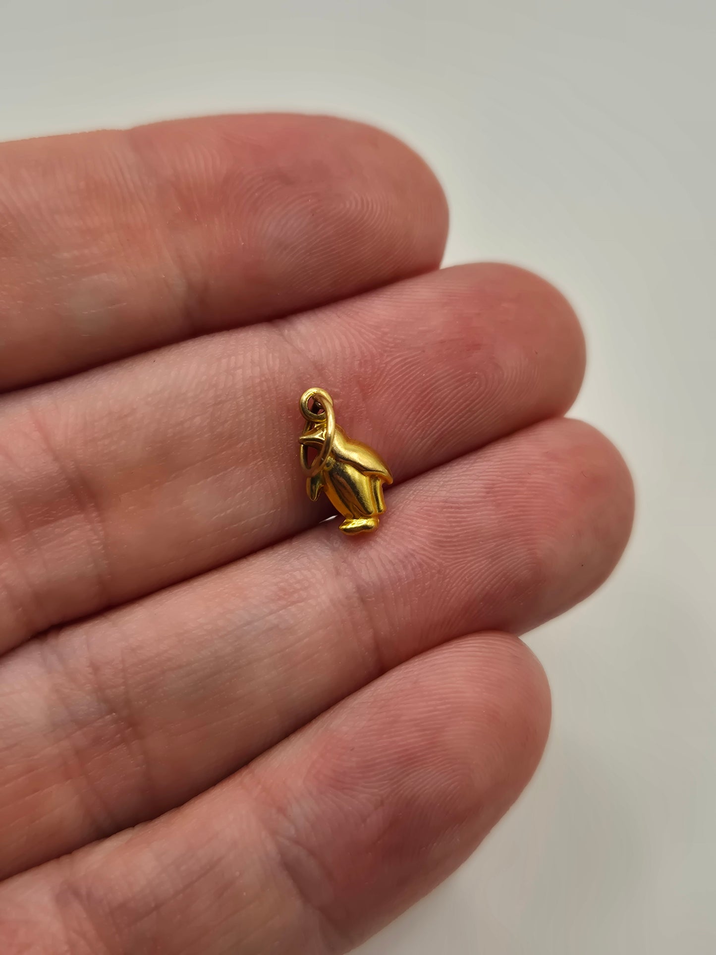 9ct gold penguin charm