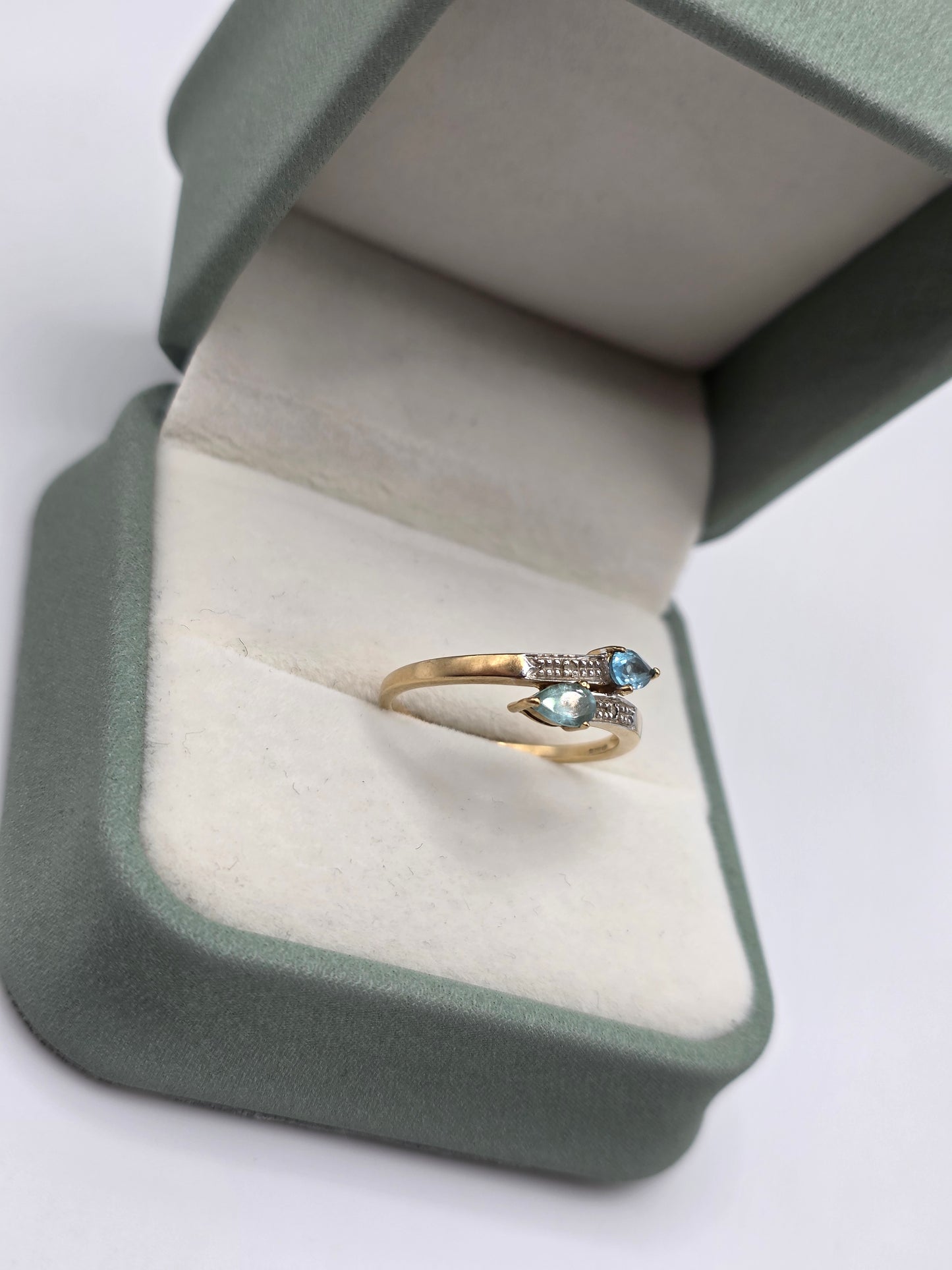 9ct gold topaz and diamond ring