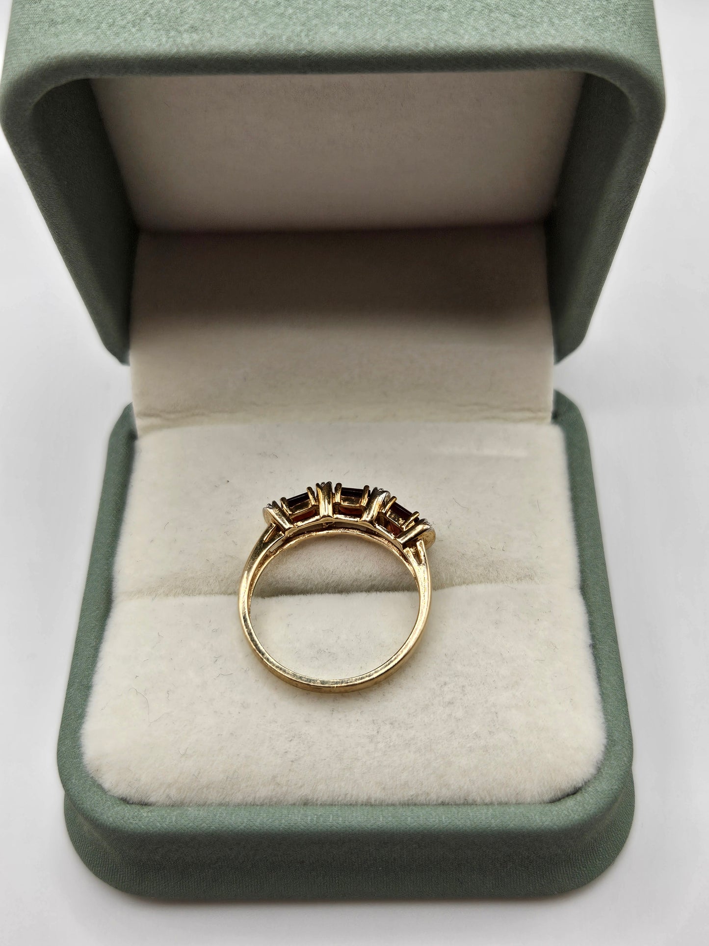 9ct gold garnet and diamond ring