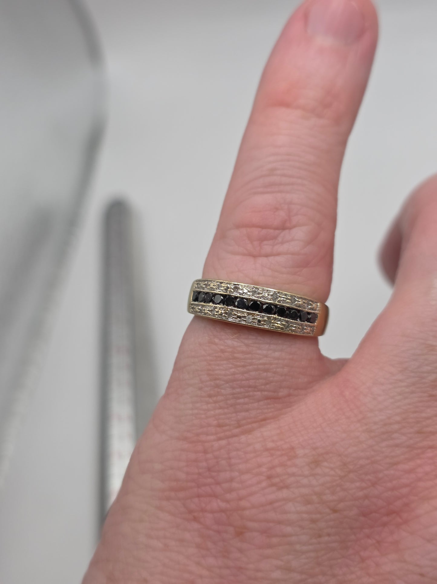 9ct gold sapphire and diamond ring