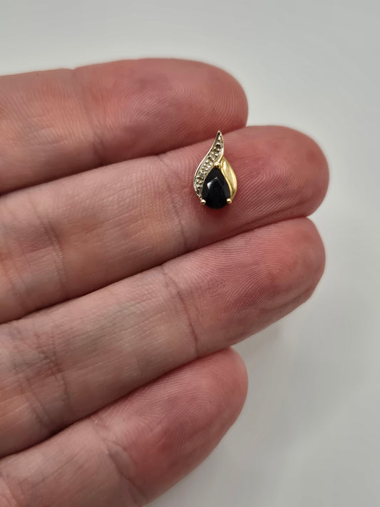 9ct gold sapphire and diamond pendant