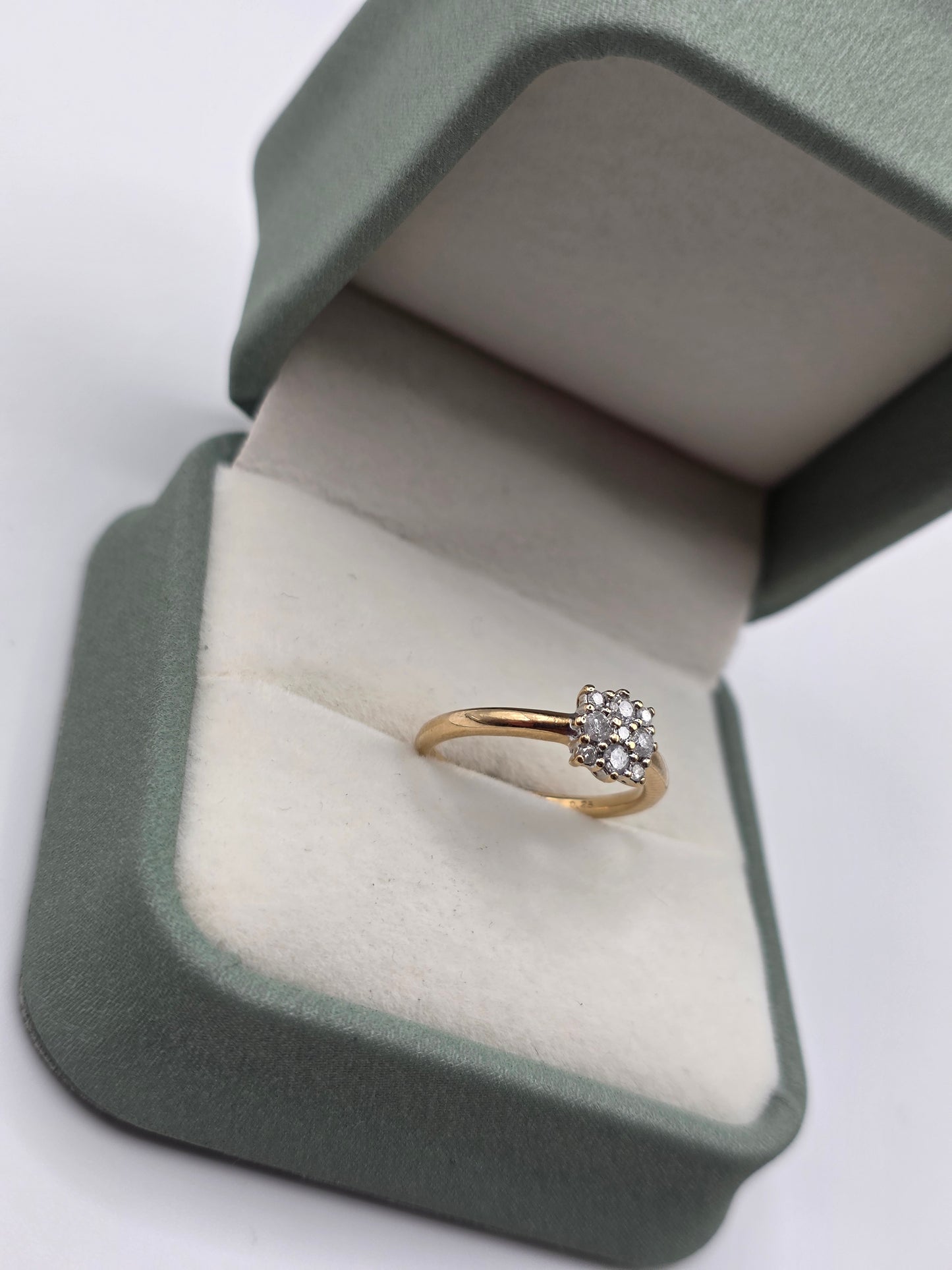 9ct gold diamond cluster ring