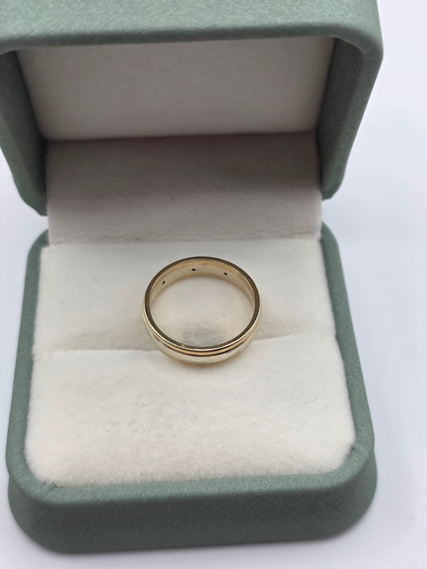 9ct two tone gold diamond ring