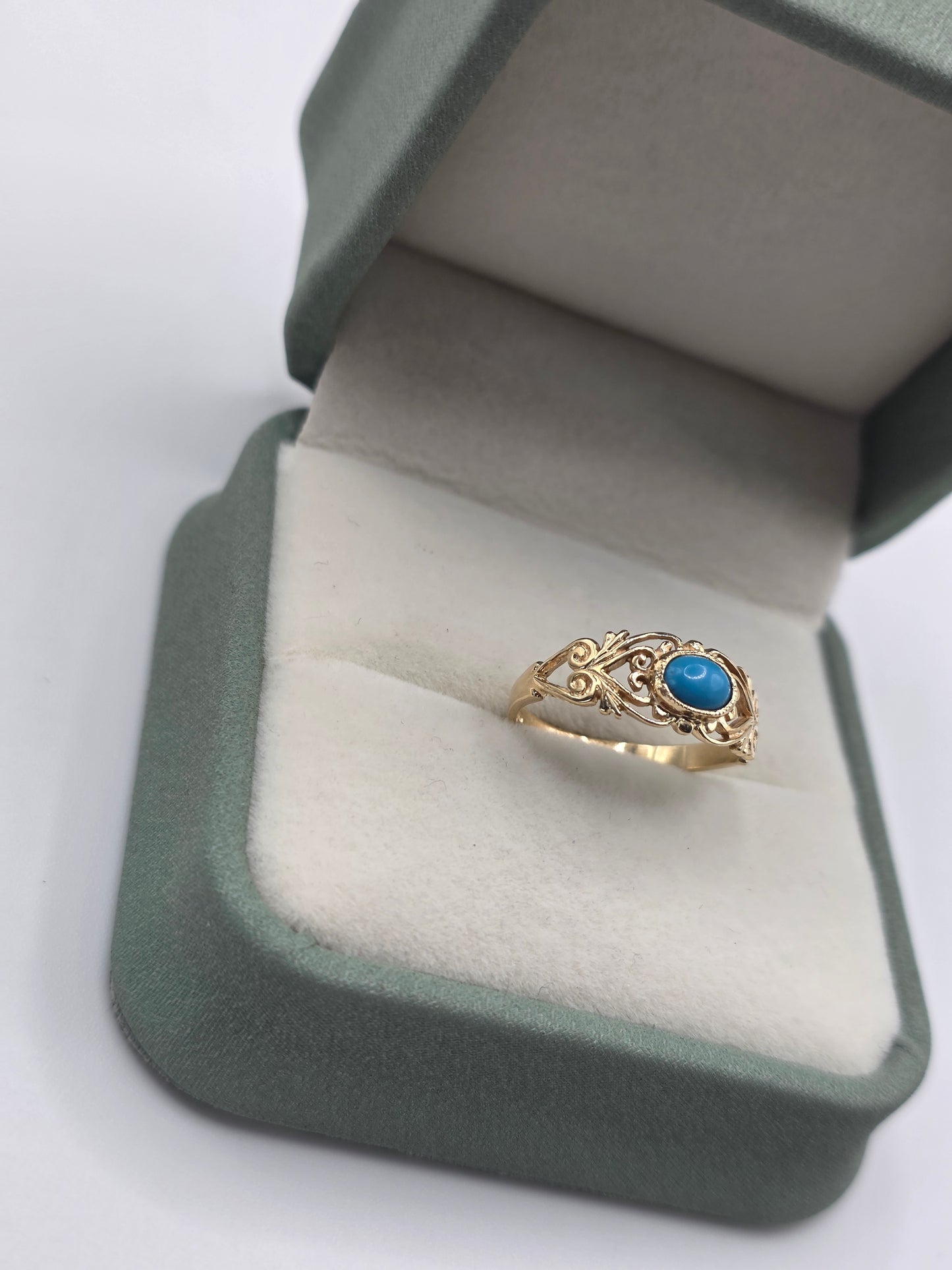 9ct gold turquoise ring