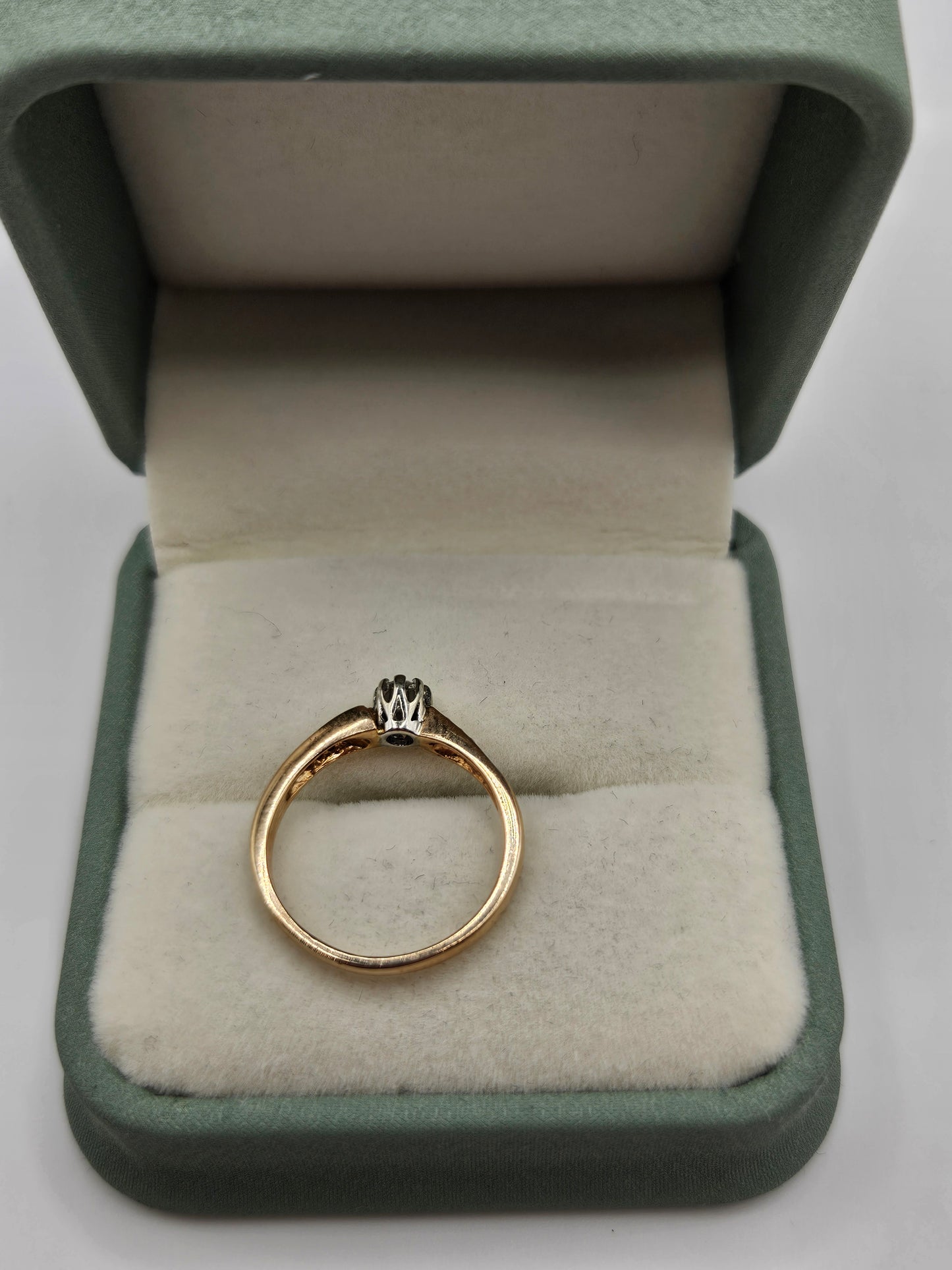 9ct gold diamond ring