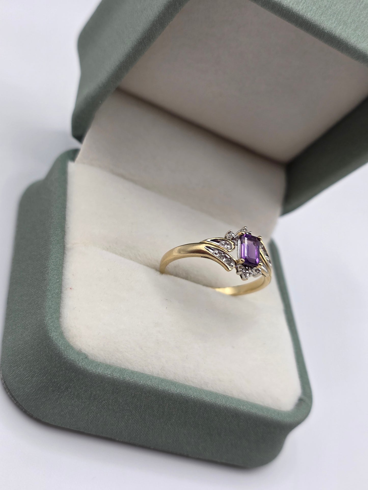 9ct gold amethyst and diamond ring