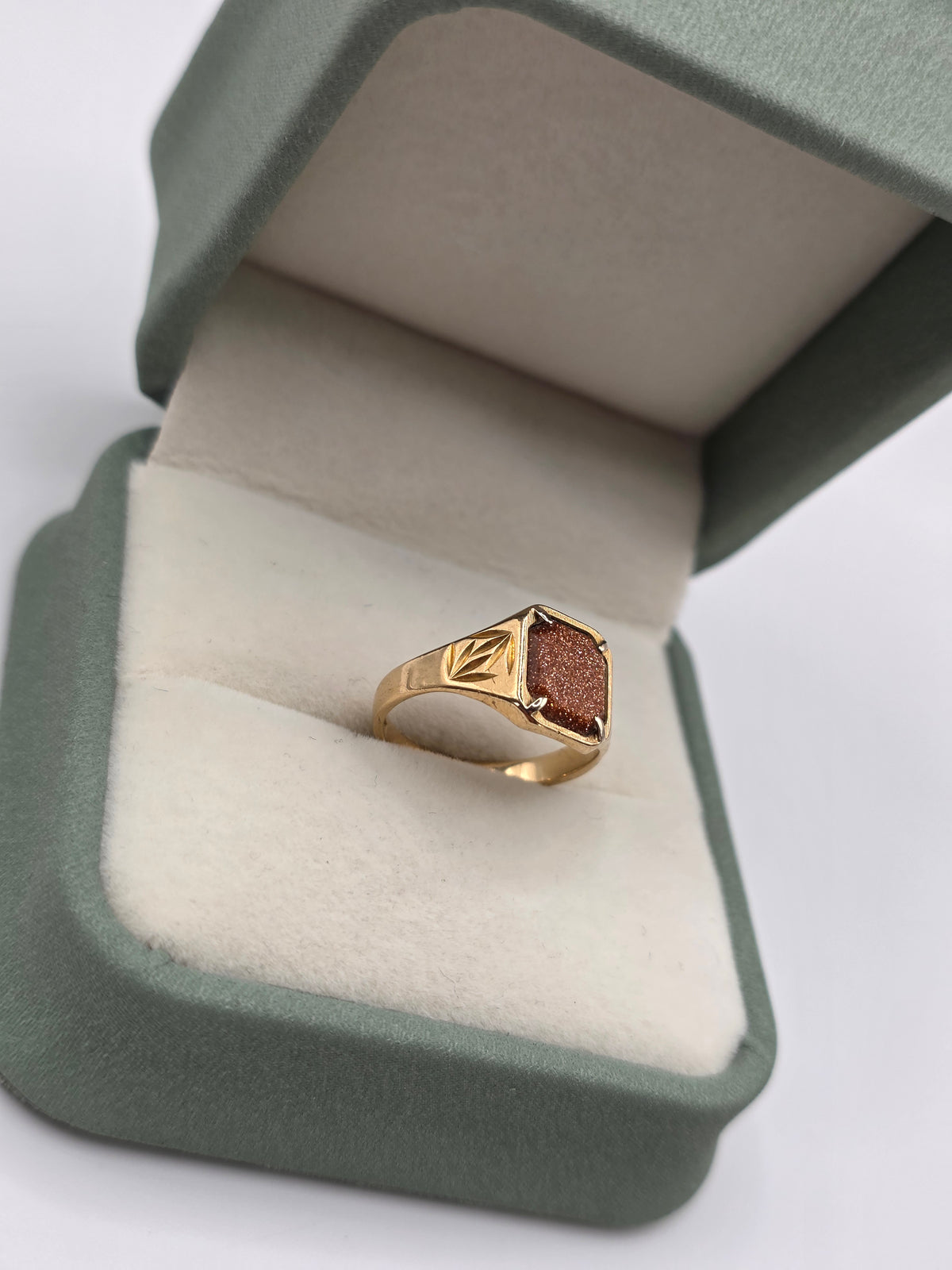 Vintage 9ct gold goldstone signet ring