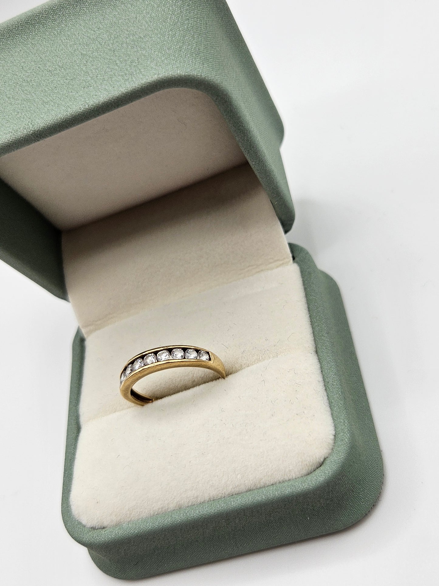 9ct gold cz ring