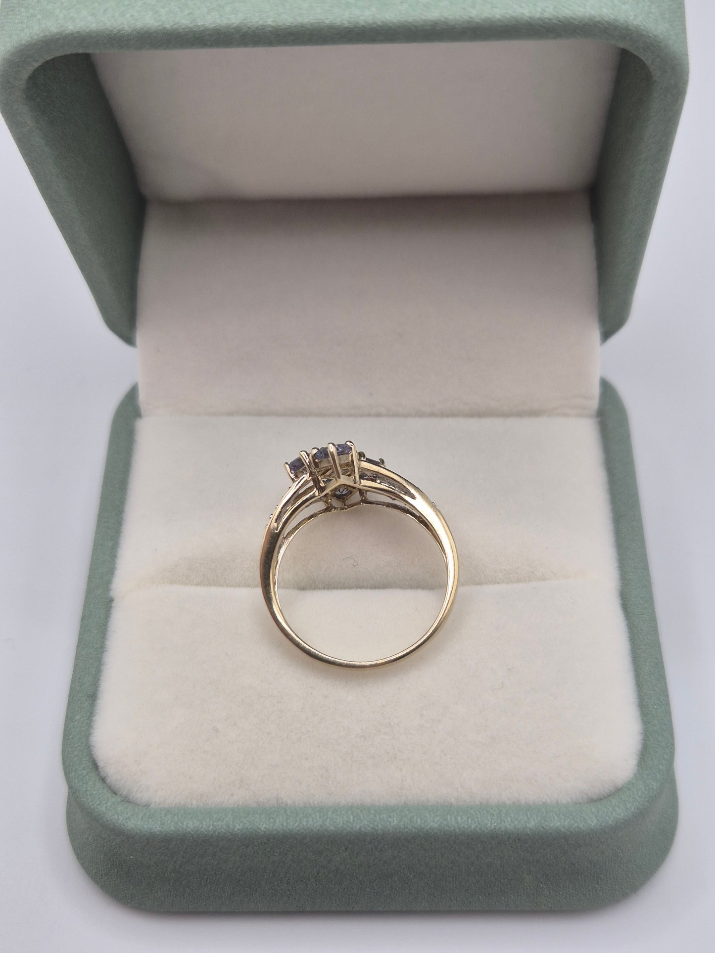 9ct gold tanzanite and diamond ring