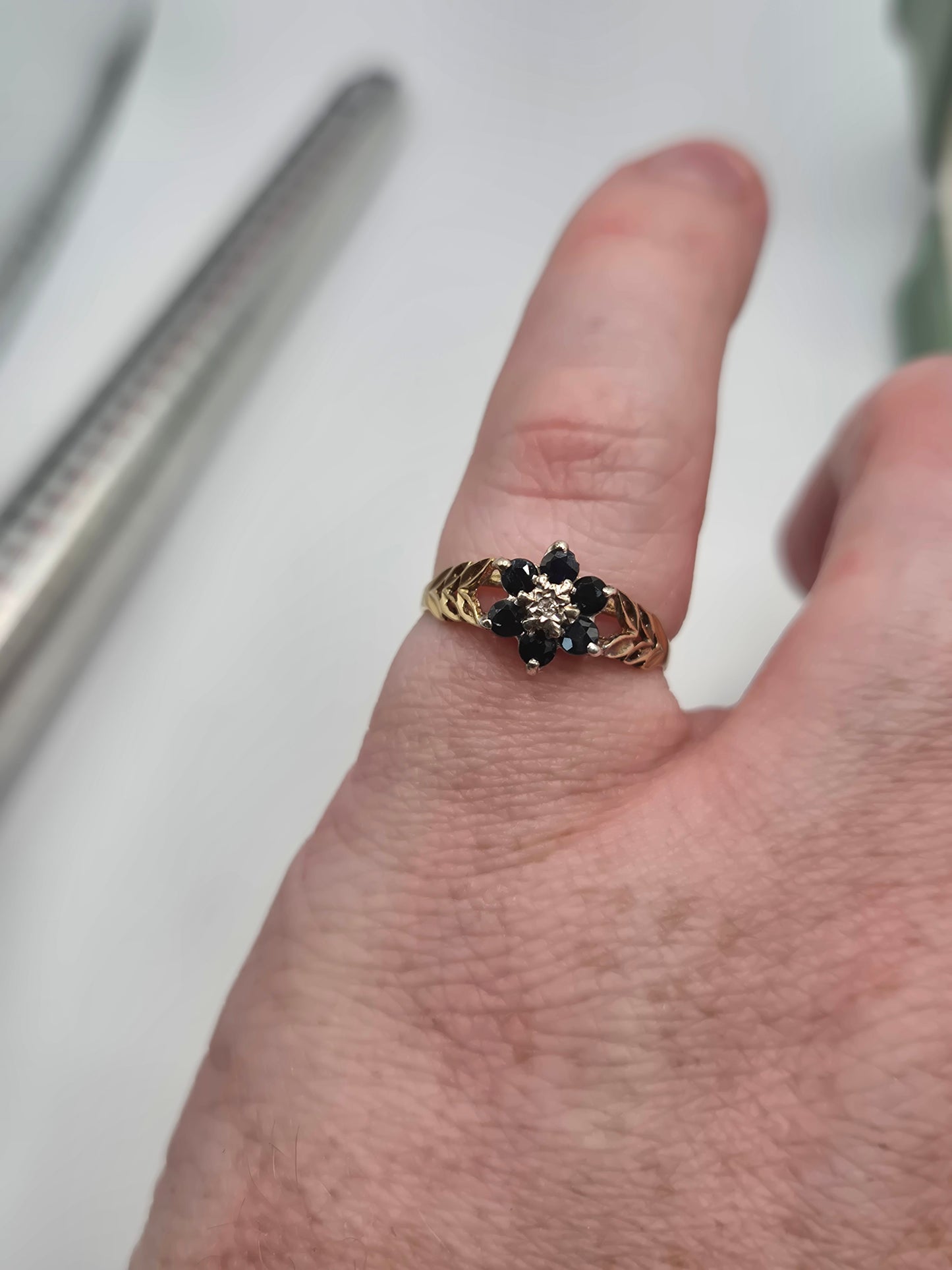 9ct gold sapphire and diamond ring