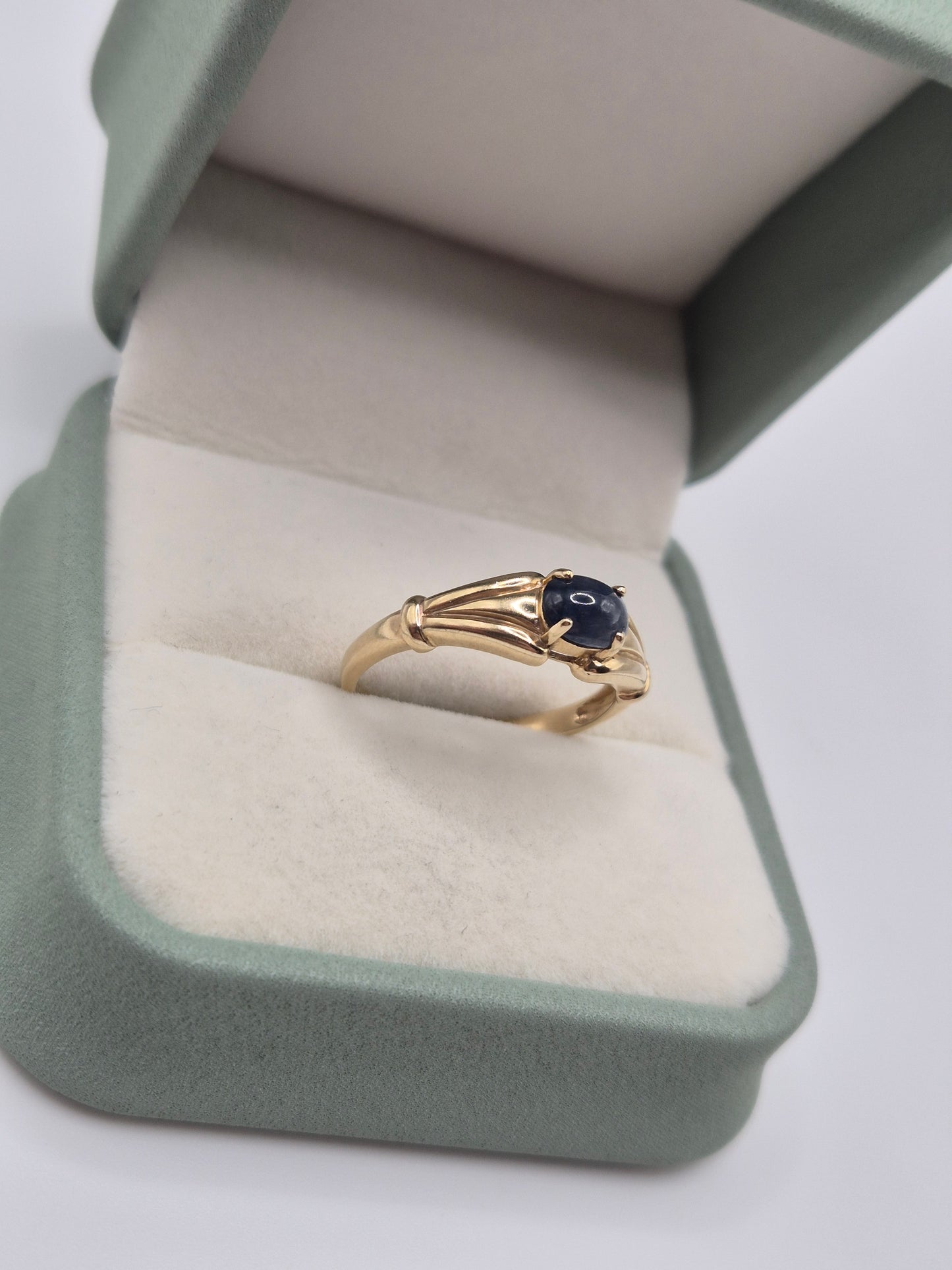 9ct gold sapphire ring