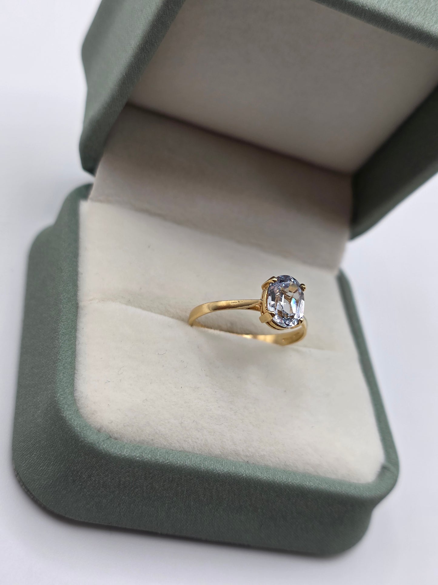 9ct gold aquamarine ring