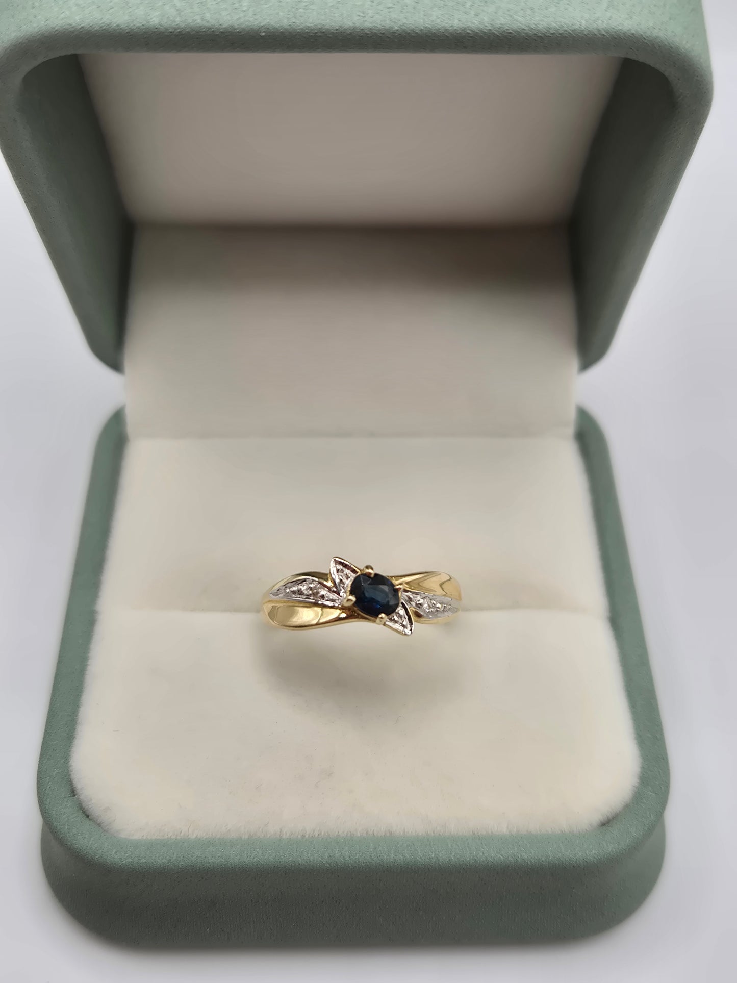 9ct gold sapphire and diamond ring