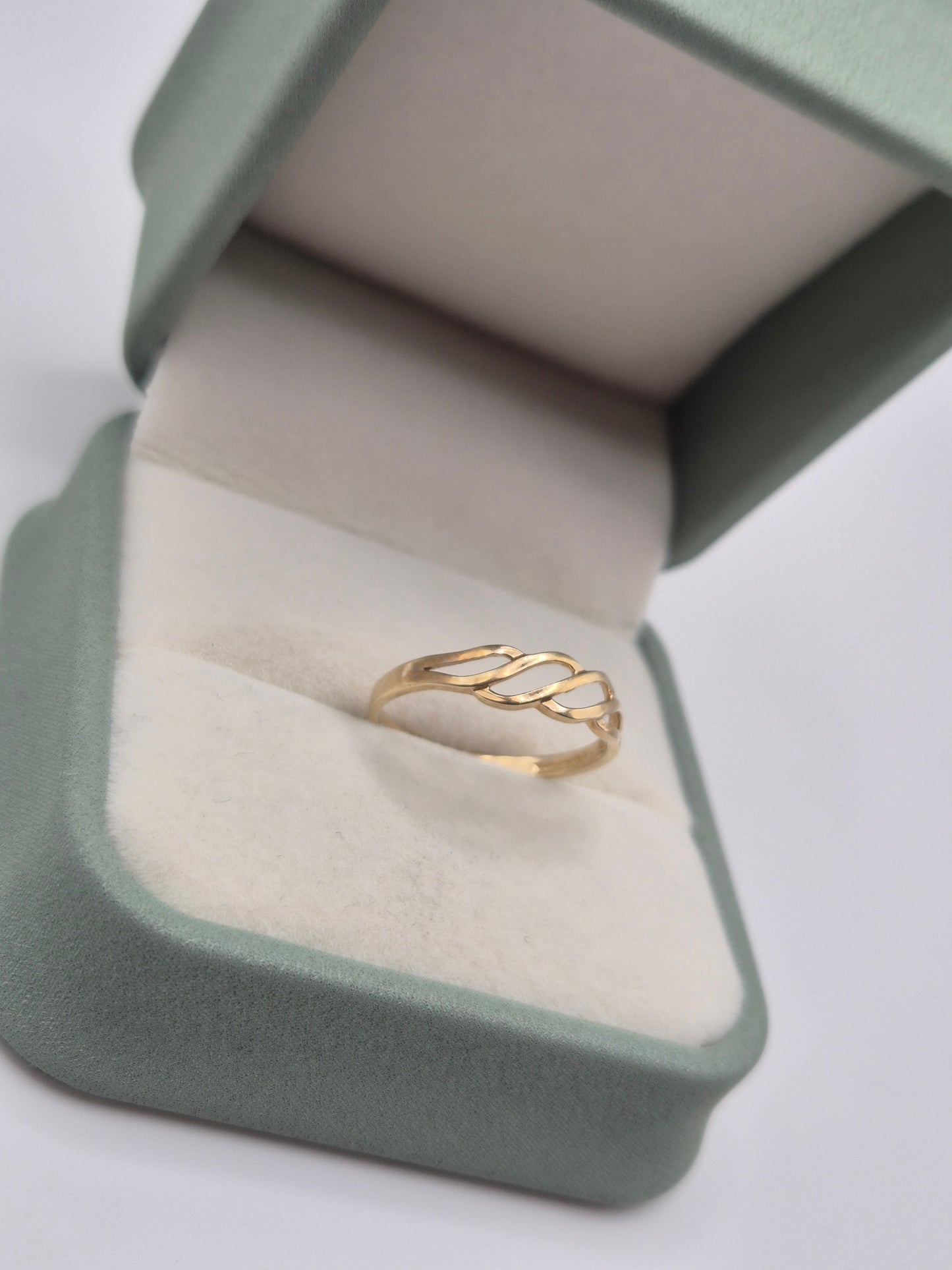 9ct gold ring
