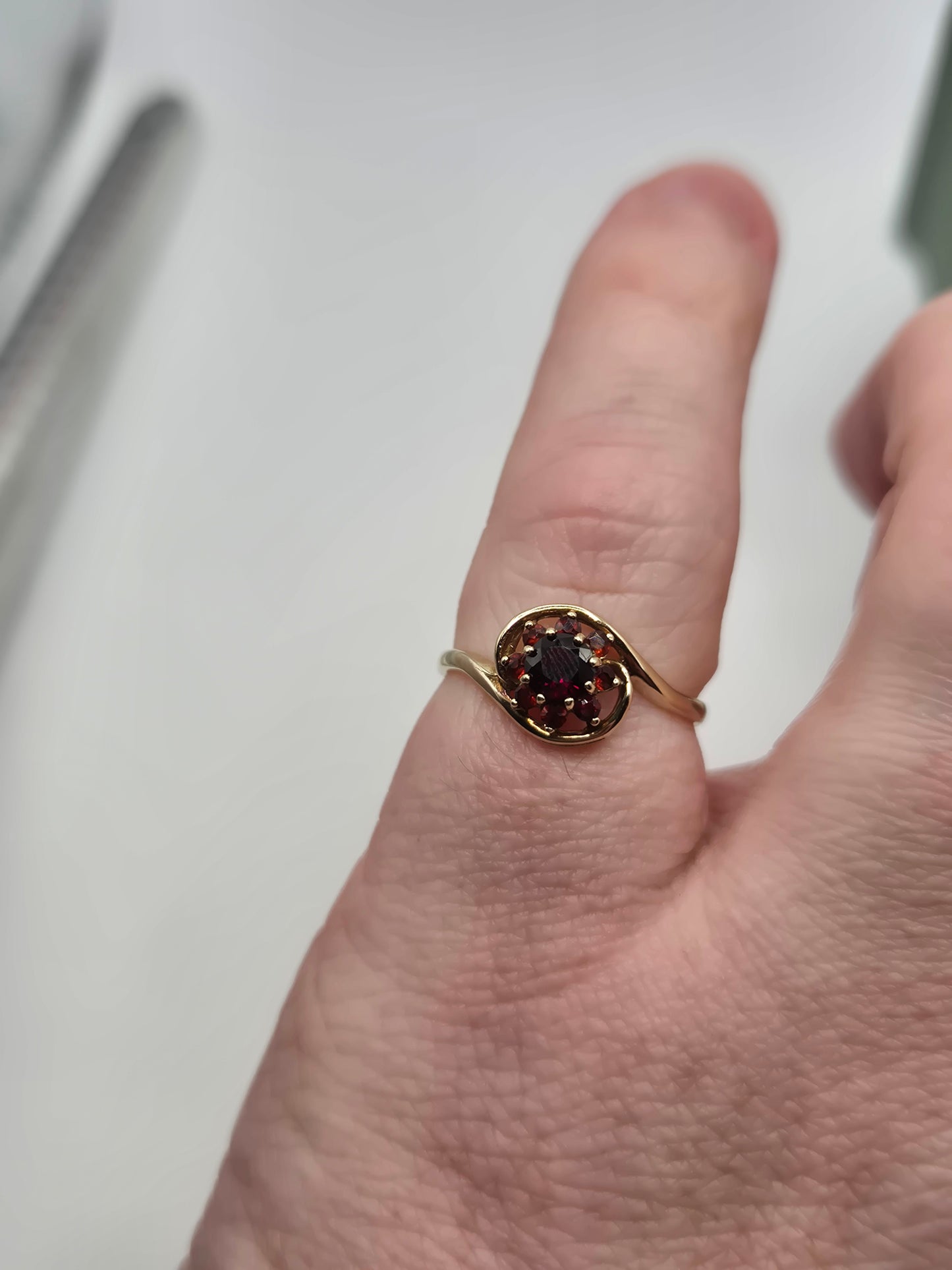 9ct gold garnet cluster ring