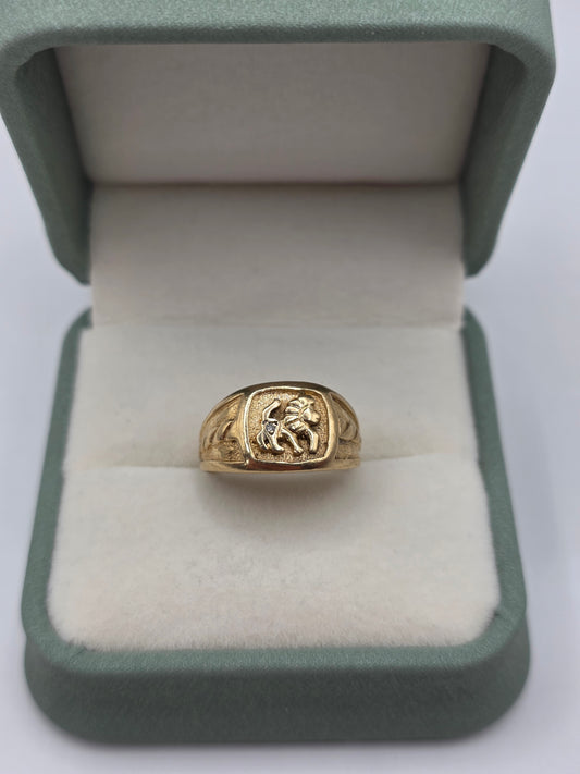 9ct gold diamond lion signet ring