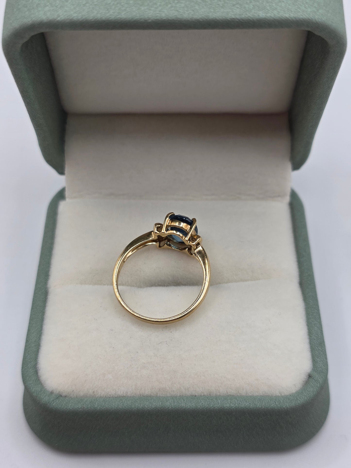 9ct gold topaz ring