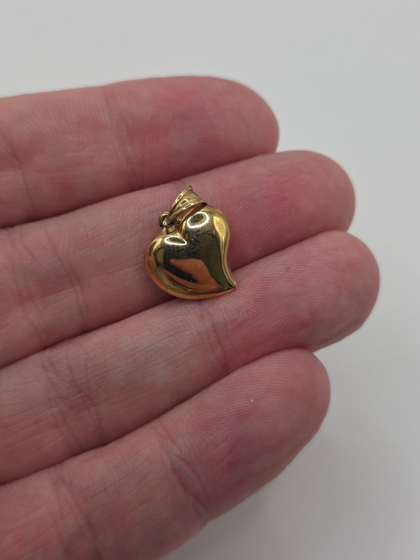 9ct gold puffed heart pendant