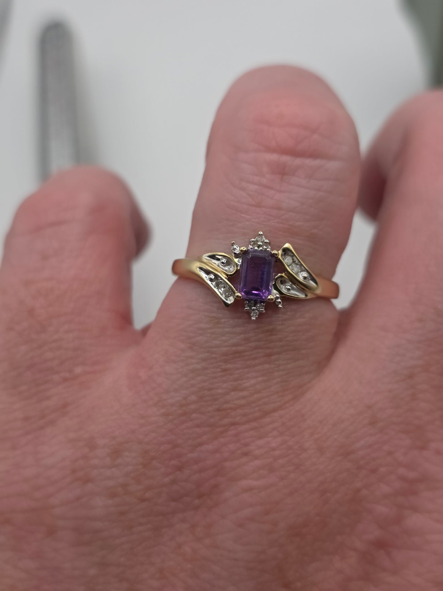 9ct gold amethyst and diamond ring