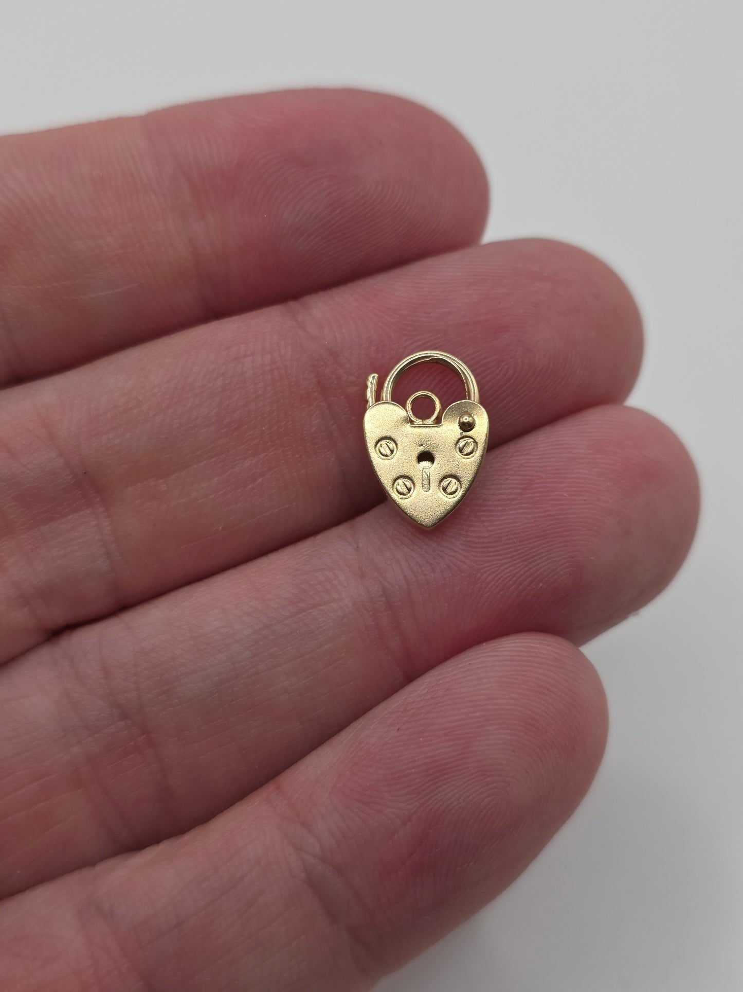 9ct gold padlock 66