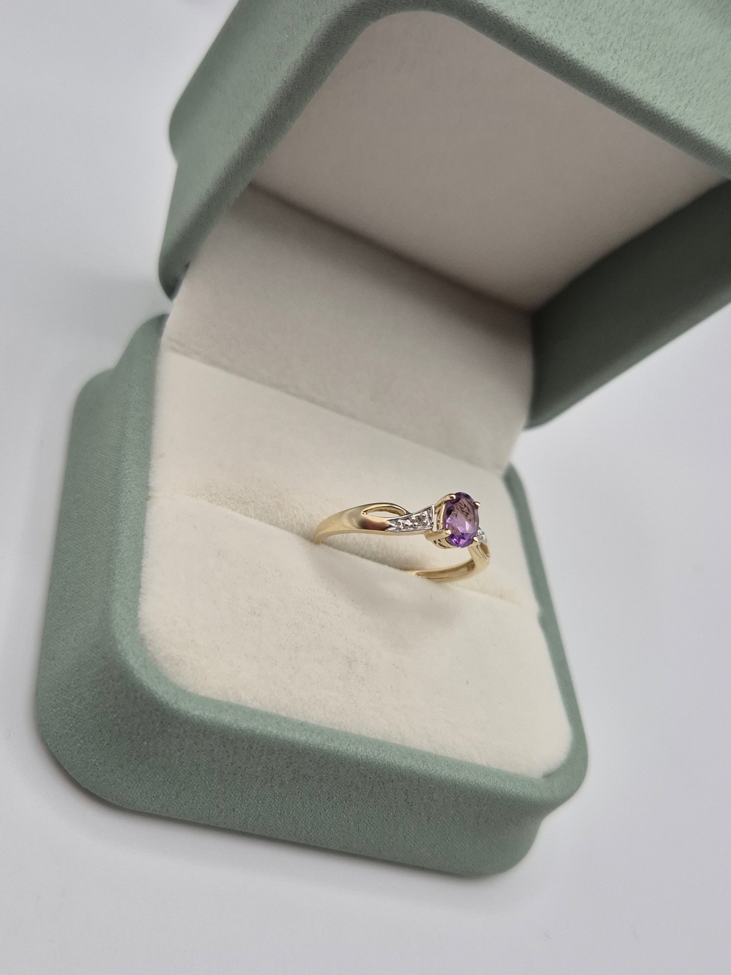 9ct gold amethyst and diamond ring