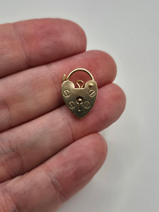 9ct gold padlock (25)