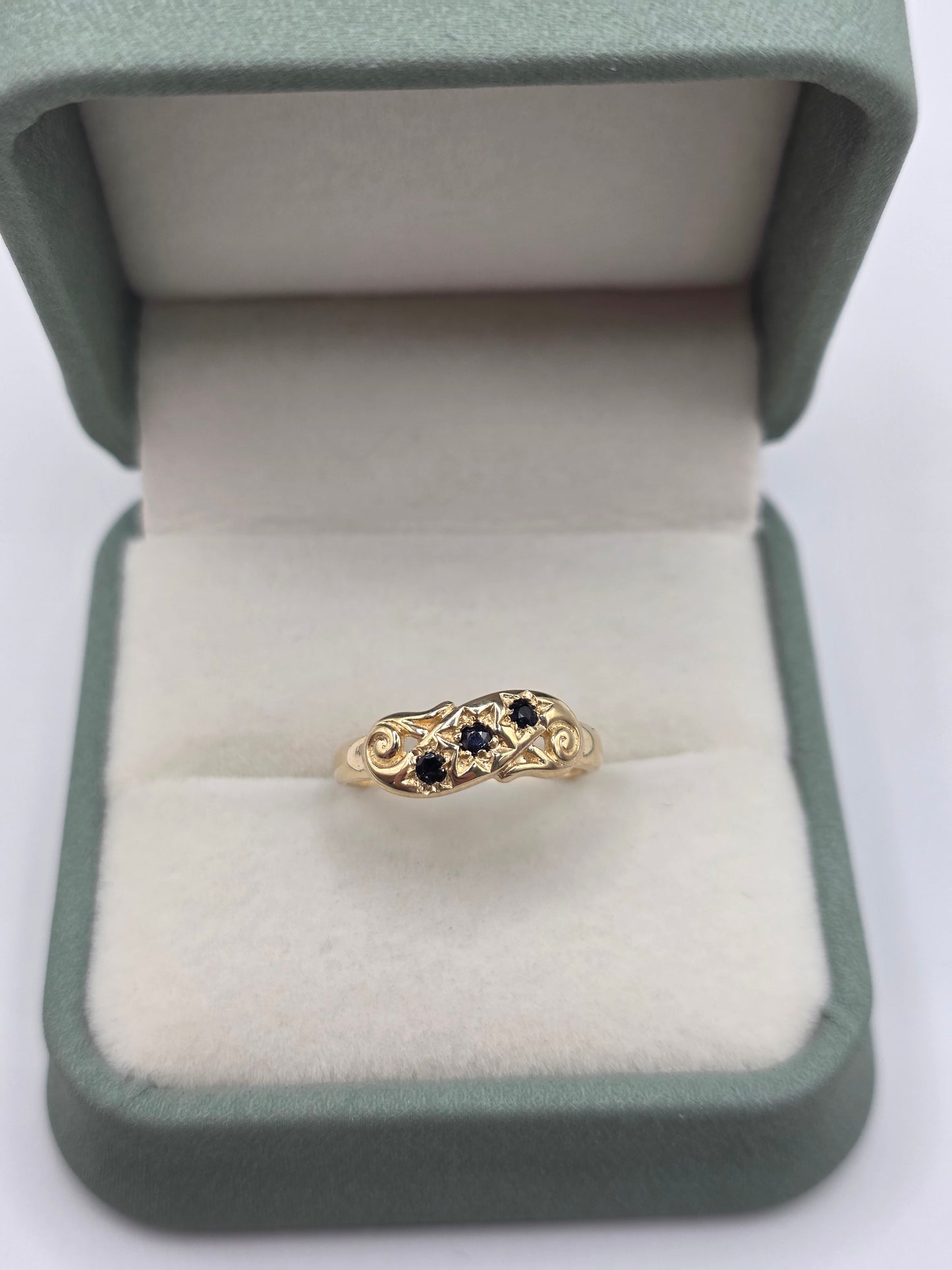9ct gold sapphire gypsy ring