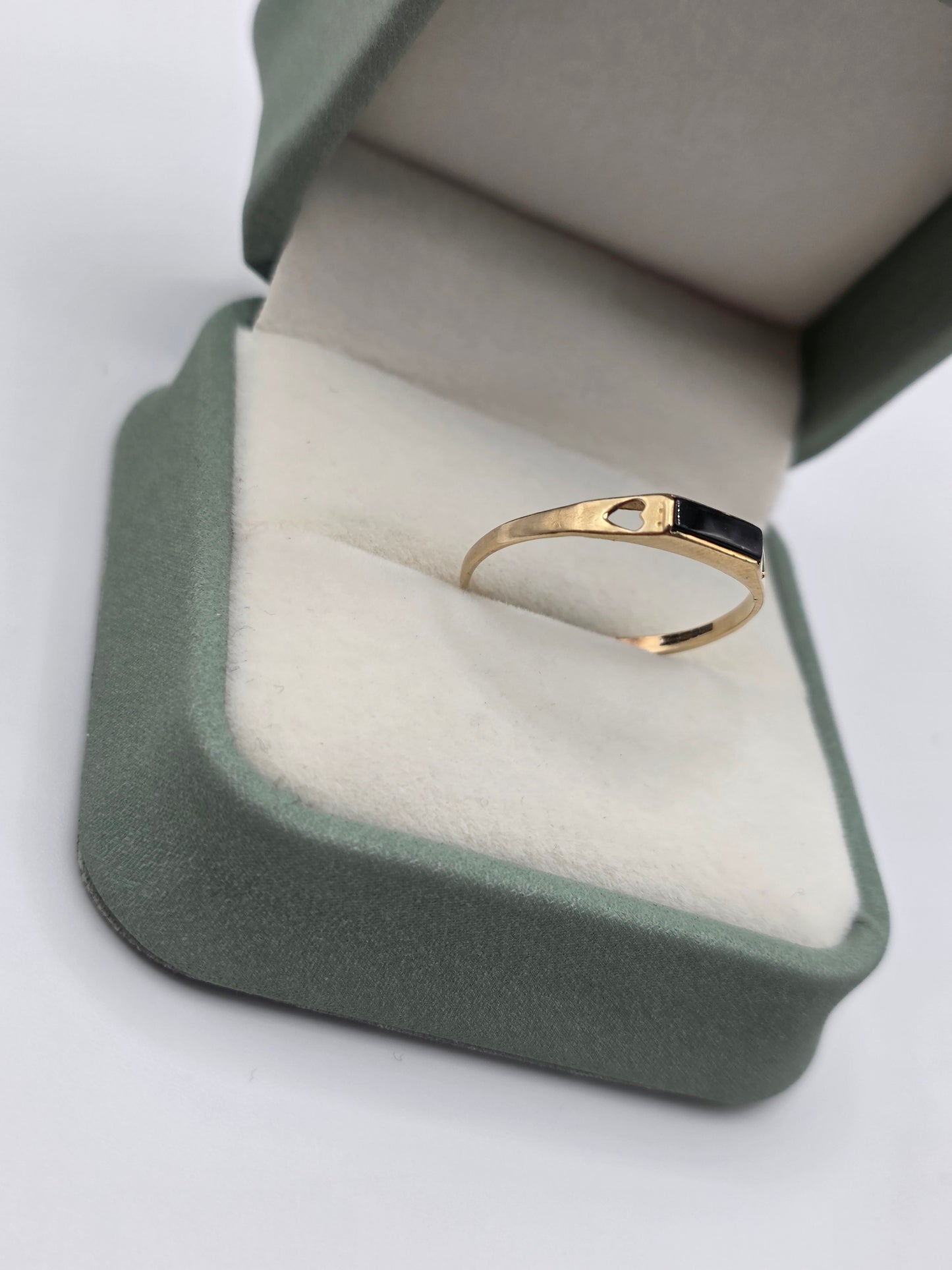 9ct gold onyx ring