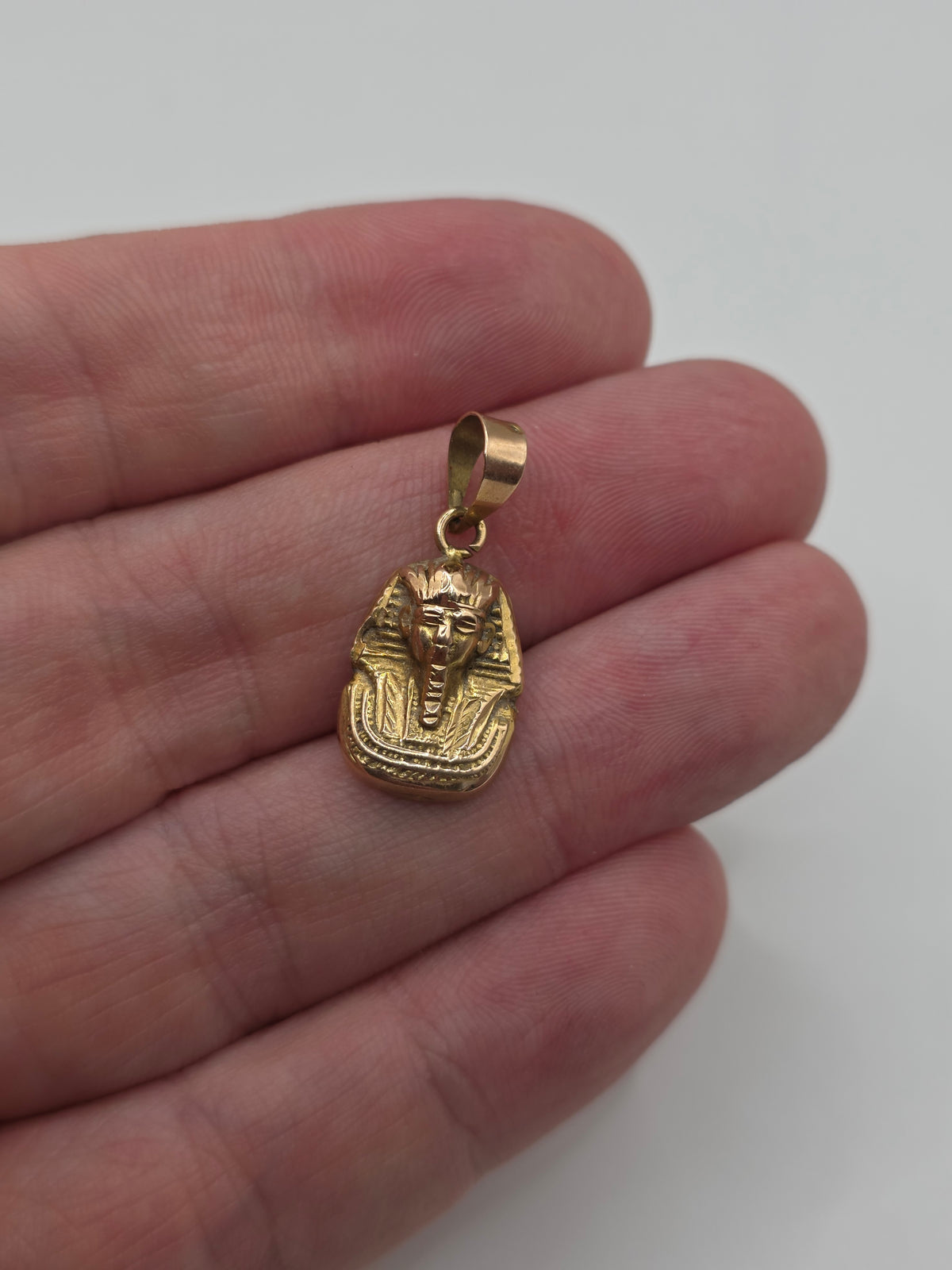 9ct gold Tutankhamun  pendant
