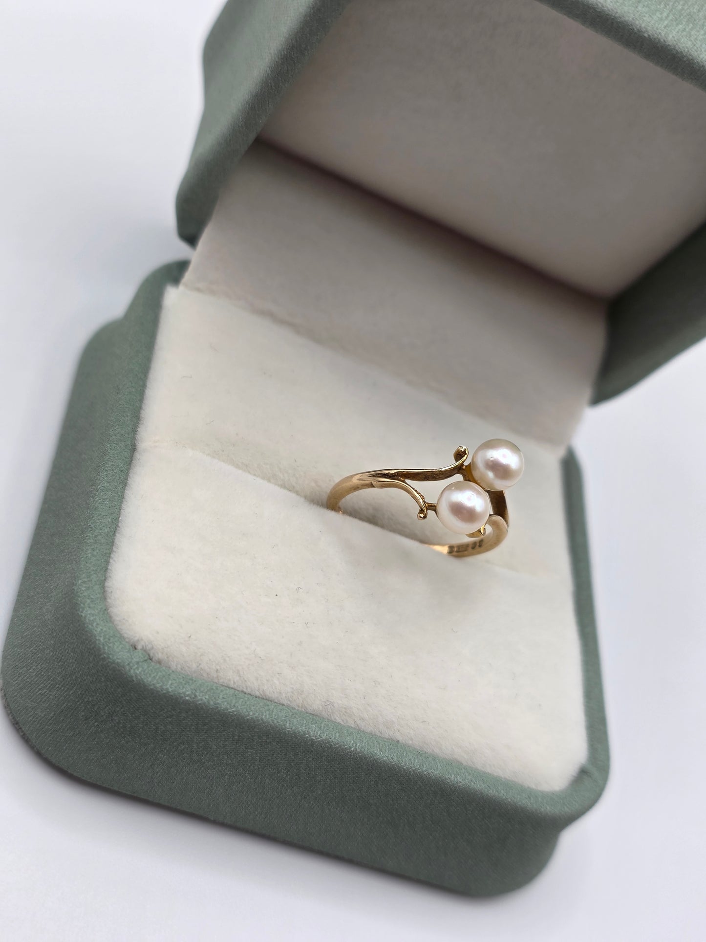 9ct gold pearl ring