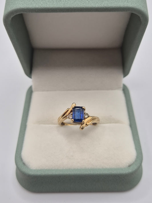 9ct gold sapphire and cz ring