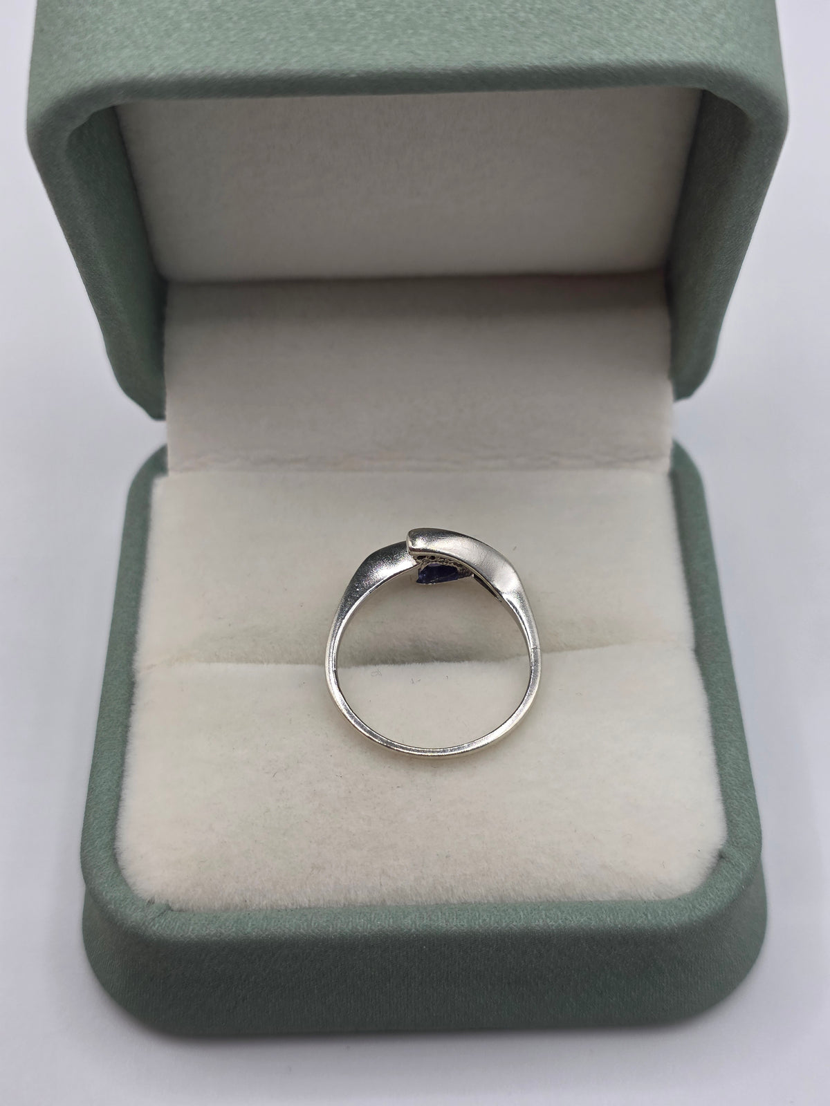 9ct white gold tanzanite and diamond ring