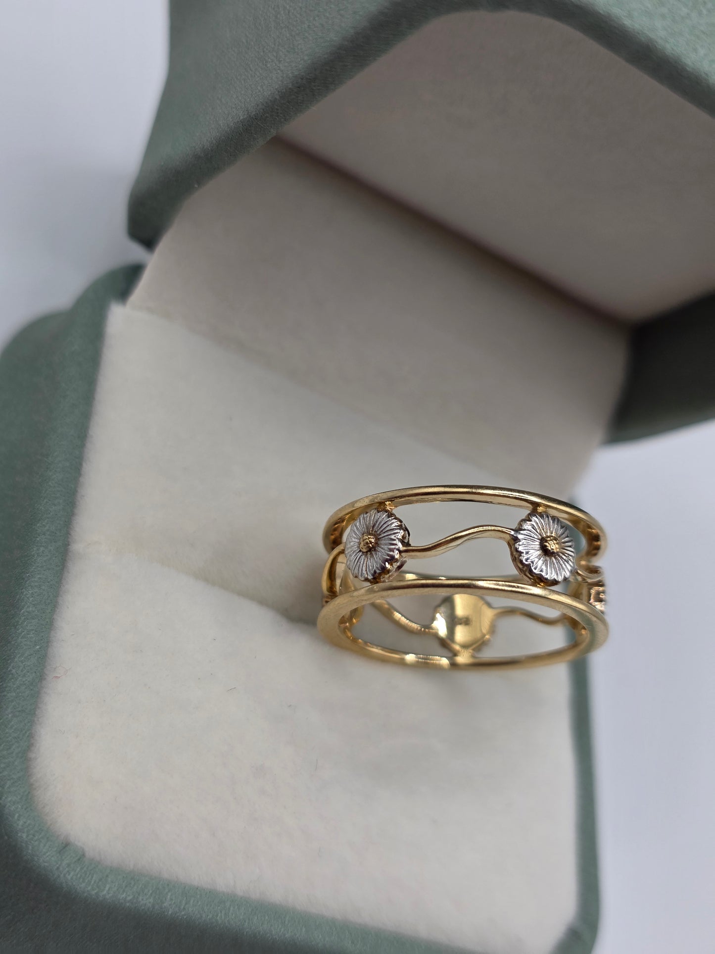 Welsh Clogau 9ct Yellow & White Gold Daisy Ring