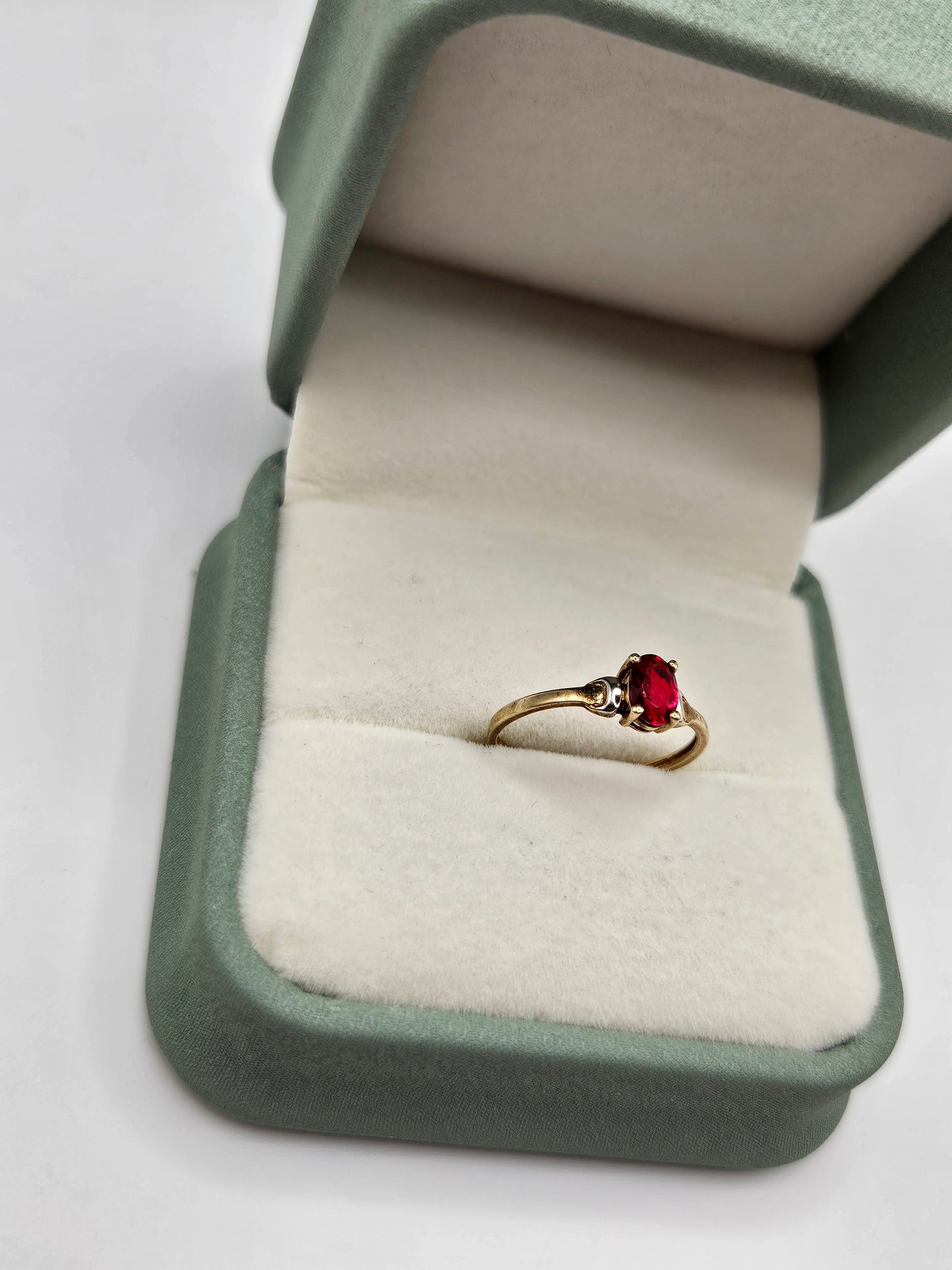 9ct gold garnet ring