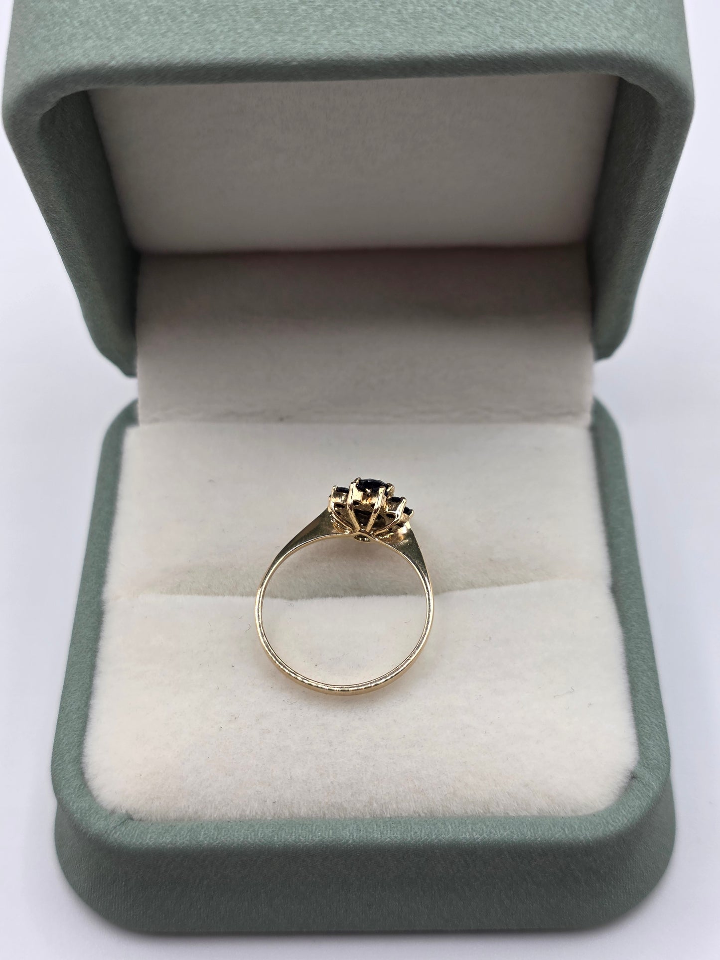 9ct gold sapphire ring