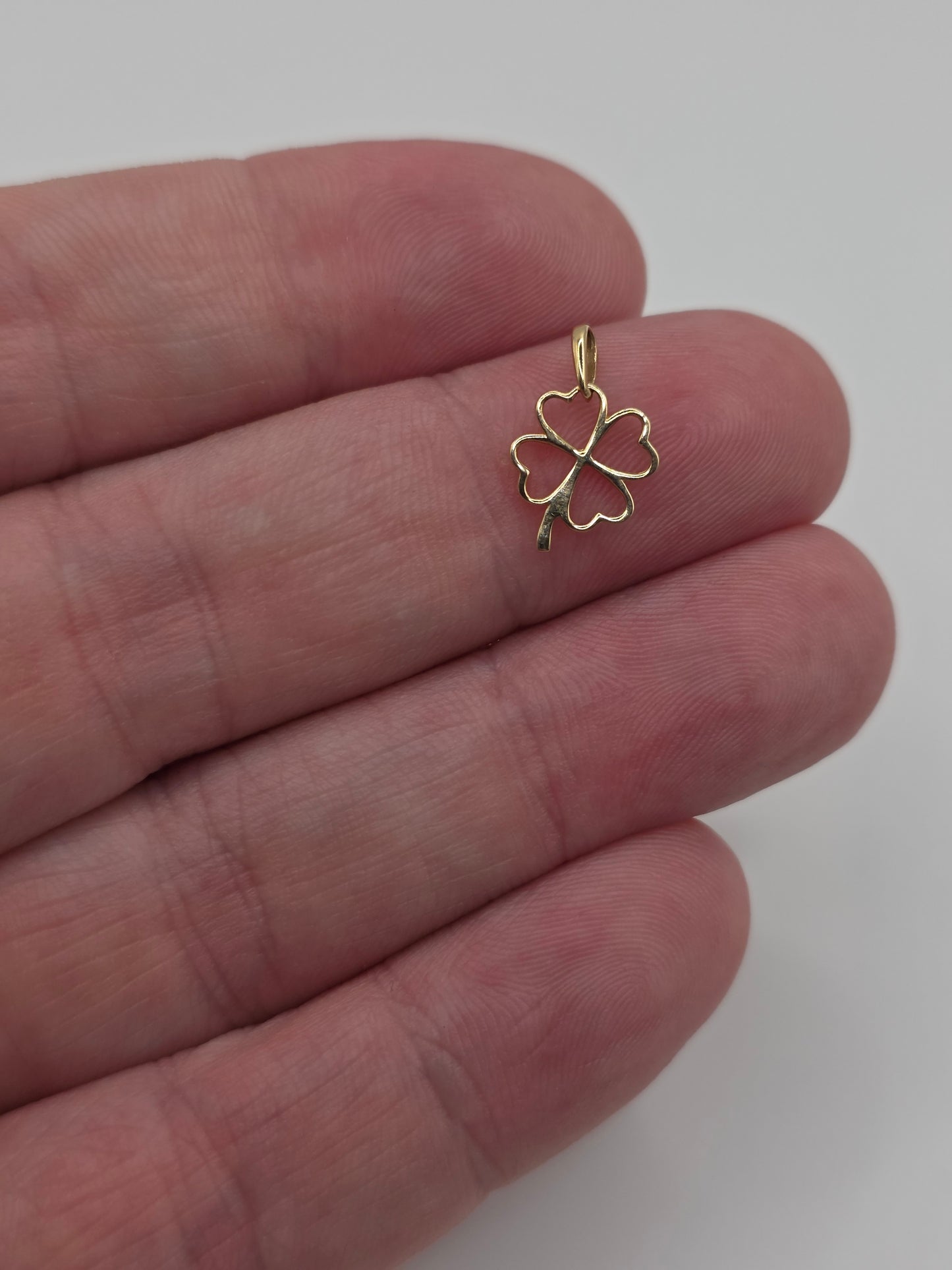 9ct gold shamrock charm