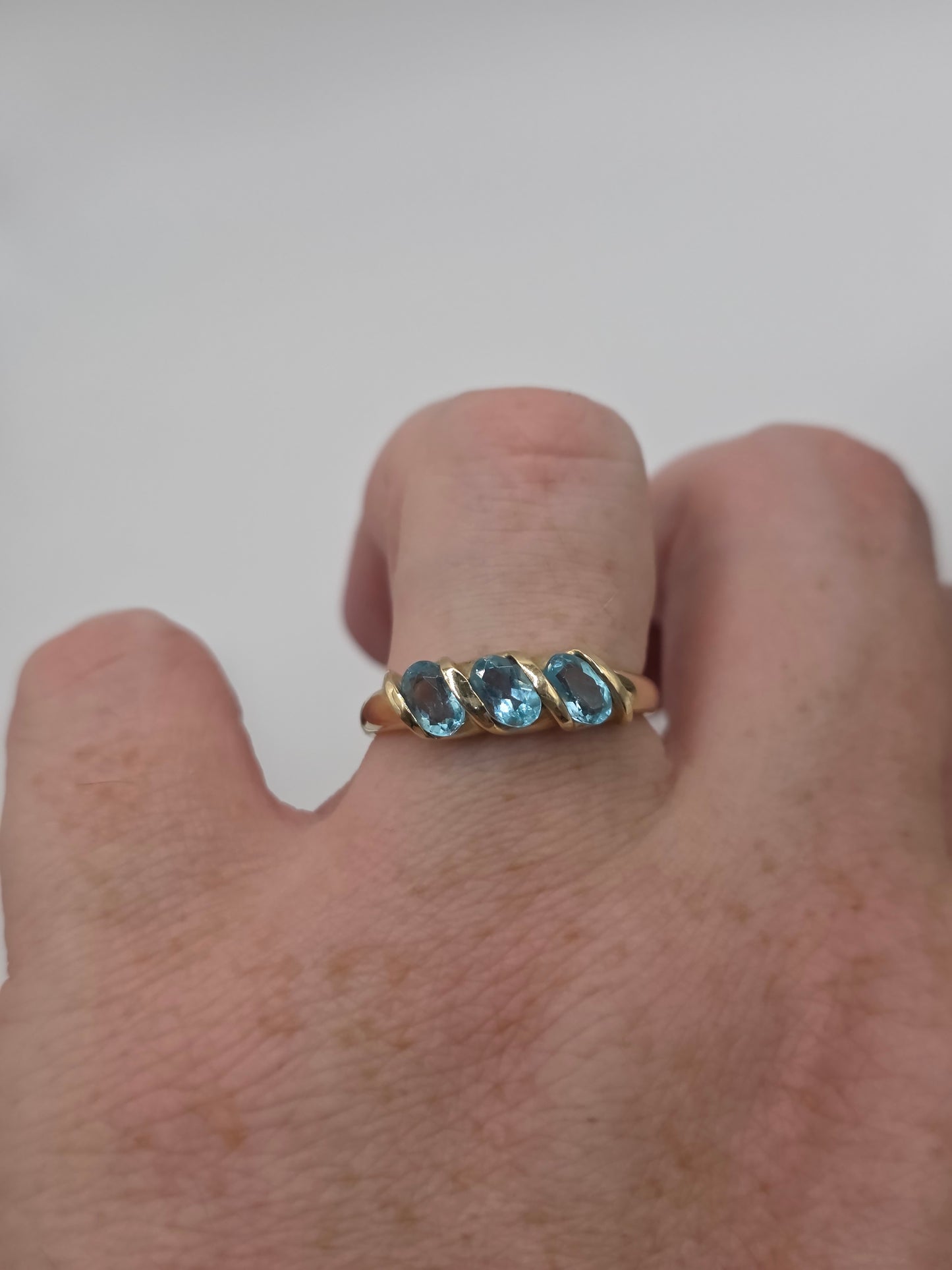 9ct gold blue zircon ring
