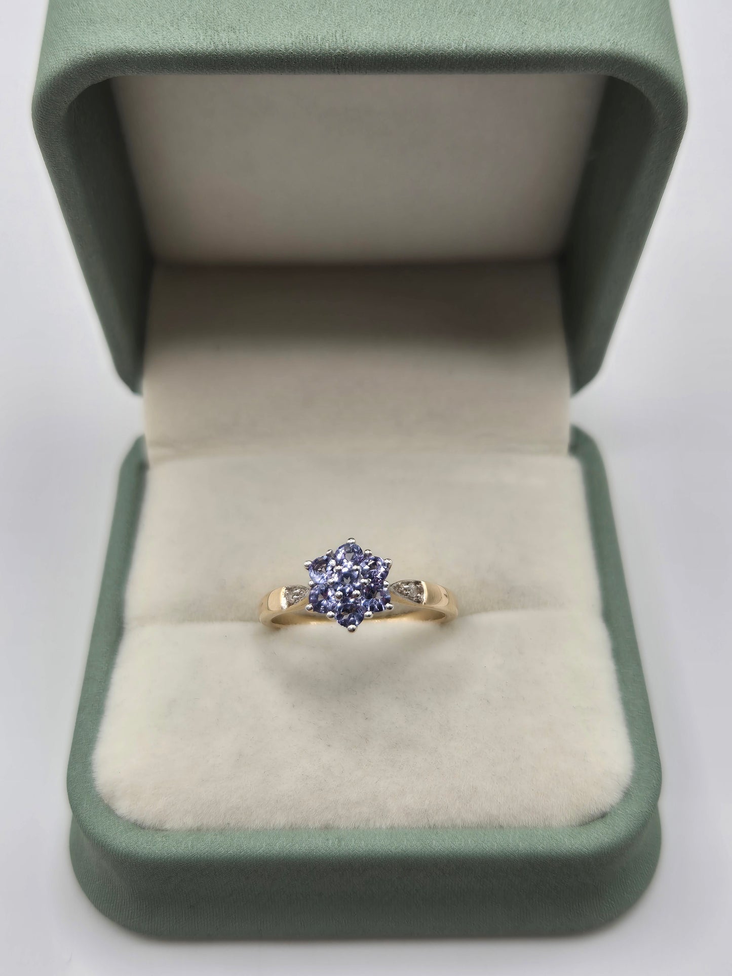 9ct gold tanzanite and diamond ring