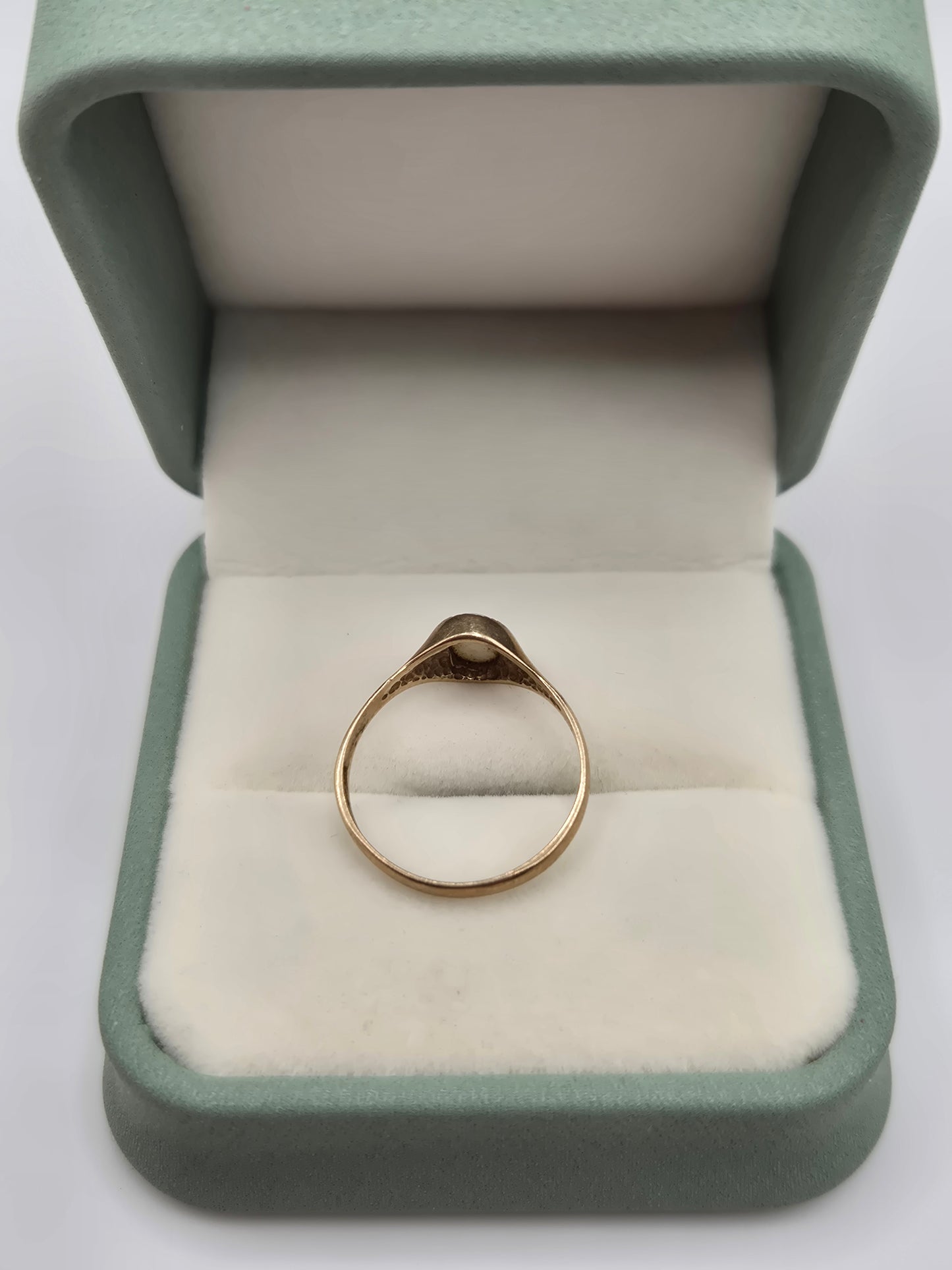 9ct gold opal ring