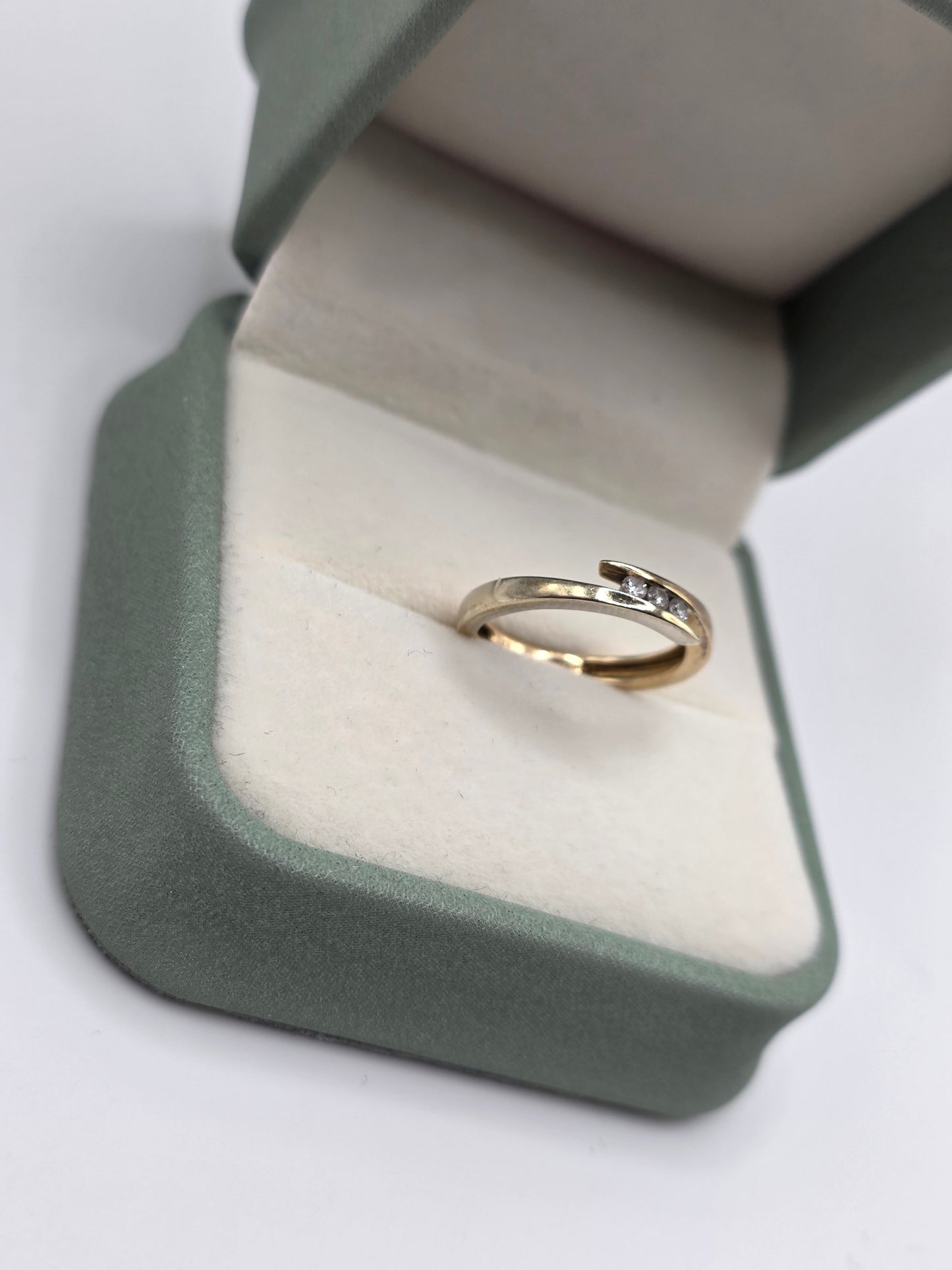 9ct two tone gold diamond ring