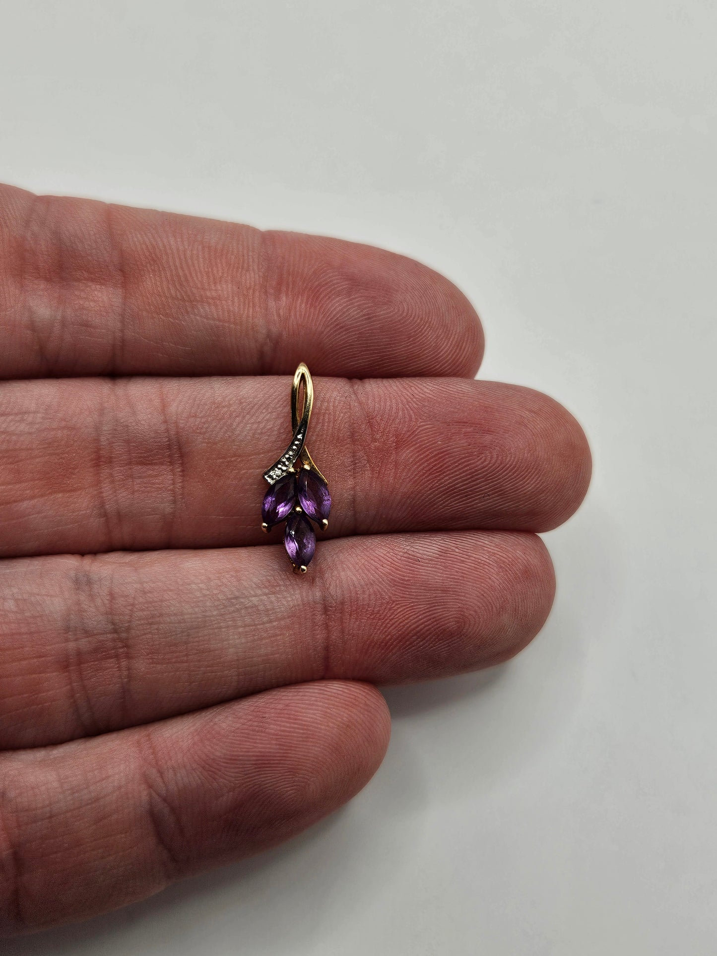 9ct gold amethyst and diamond pendant