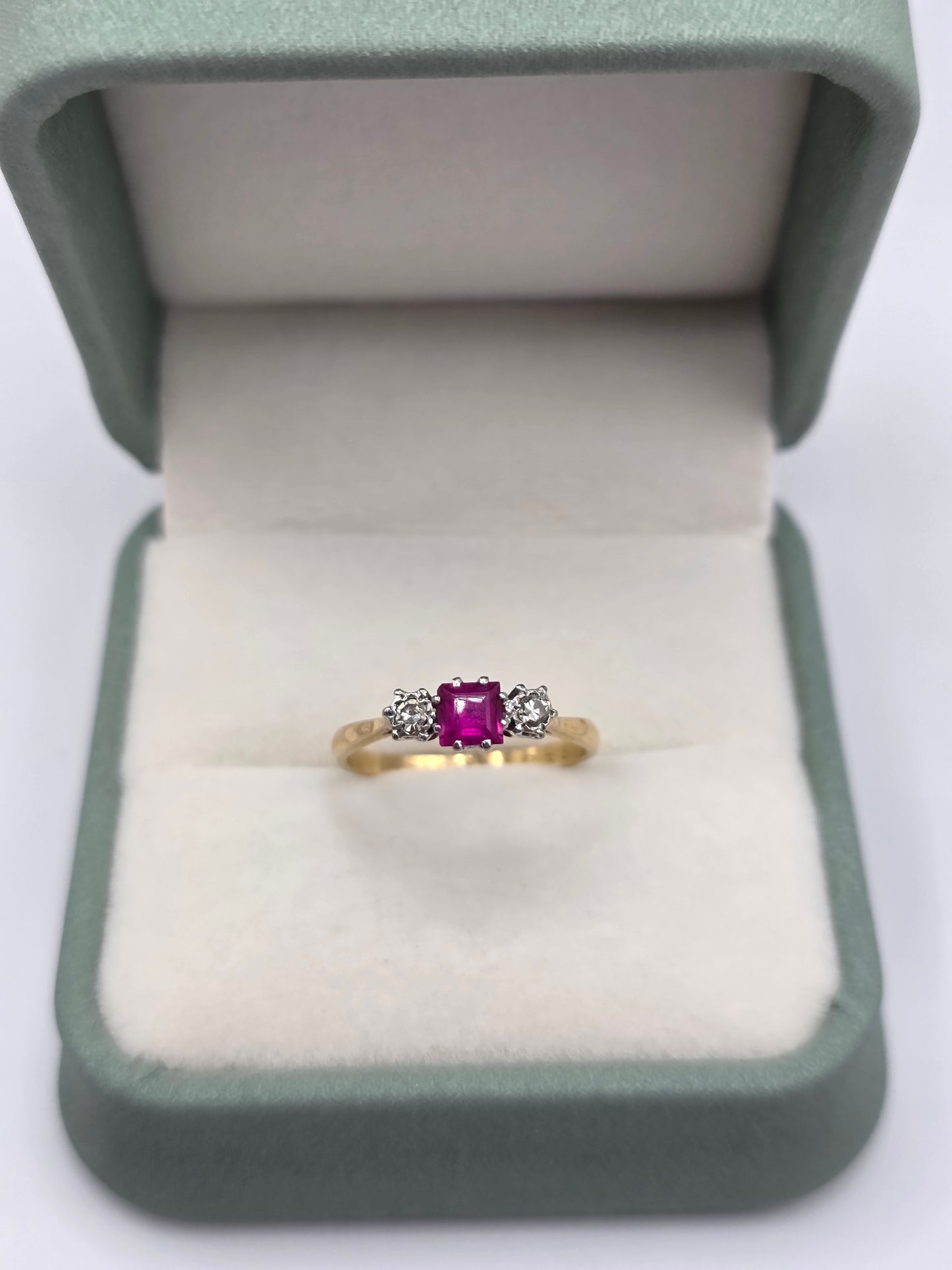 18ct gold ruby and diamond ring